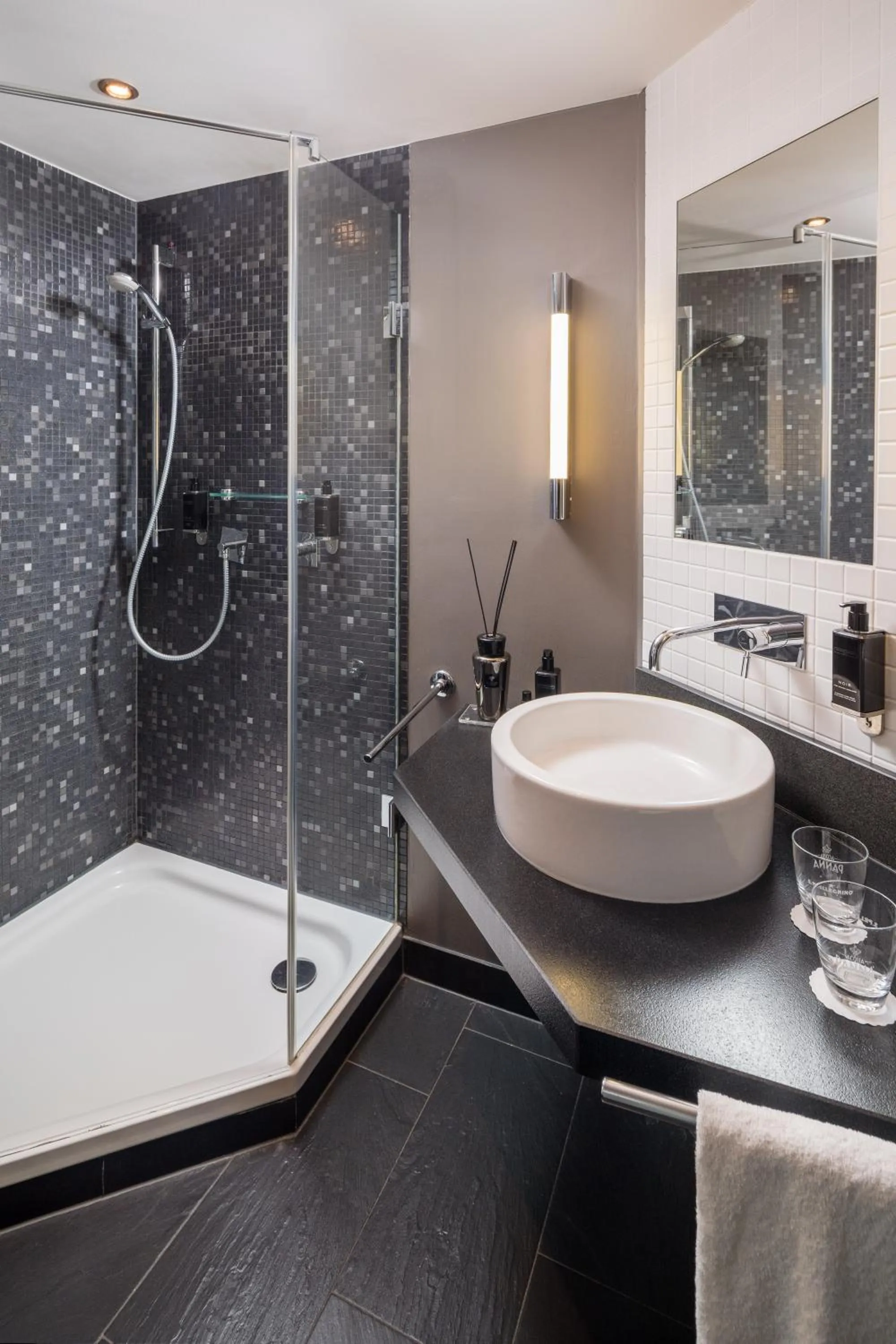 Shower in Hotel du Nord, Hamburg-Volksdorf