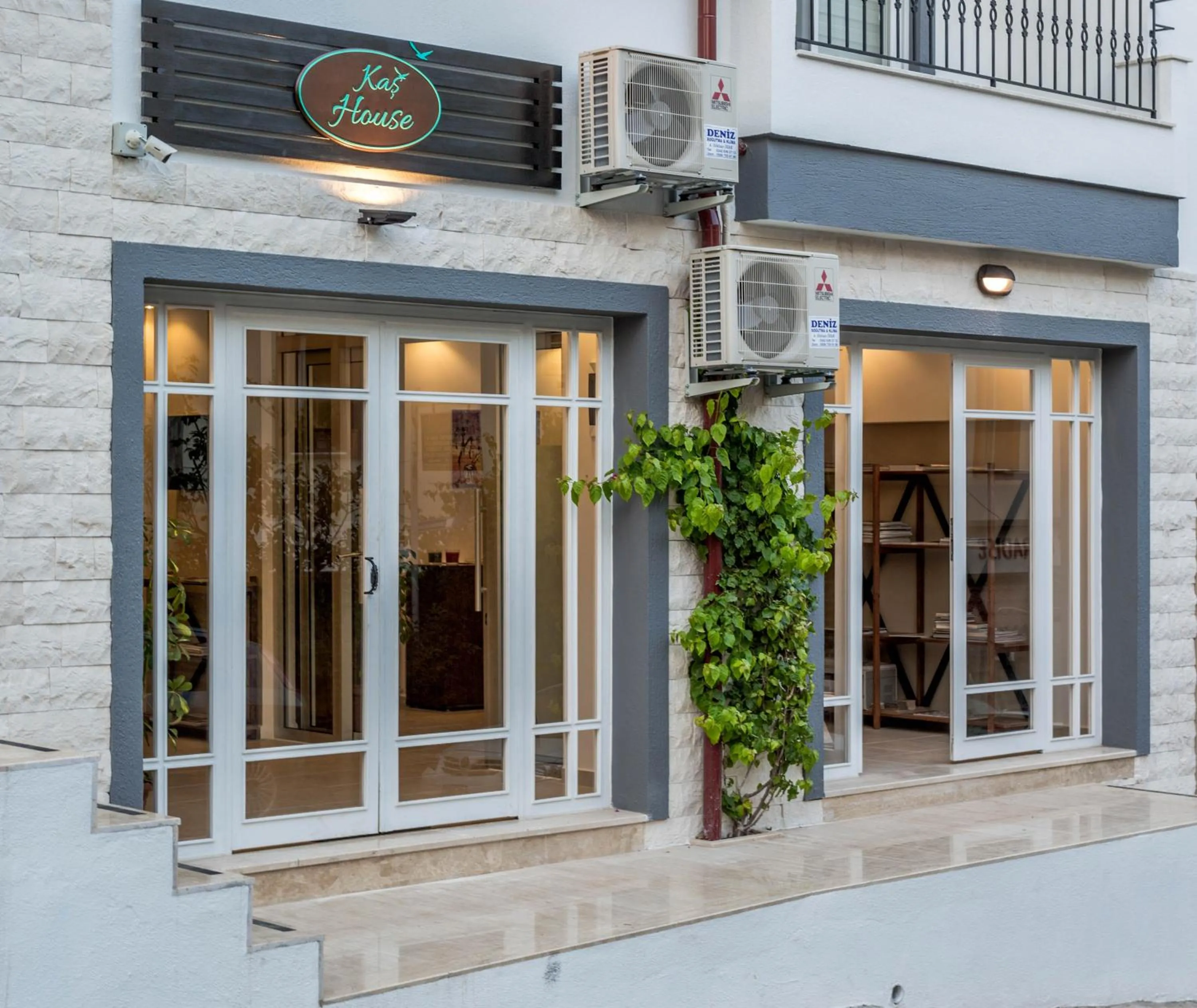 Facade/entrance in Erdem City Apart