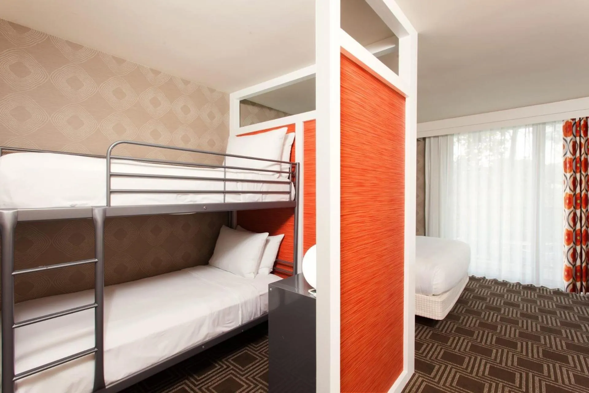 Bedroom, Bed in The Garland