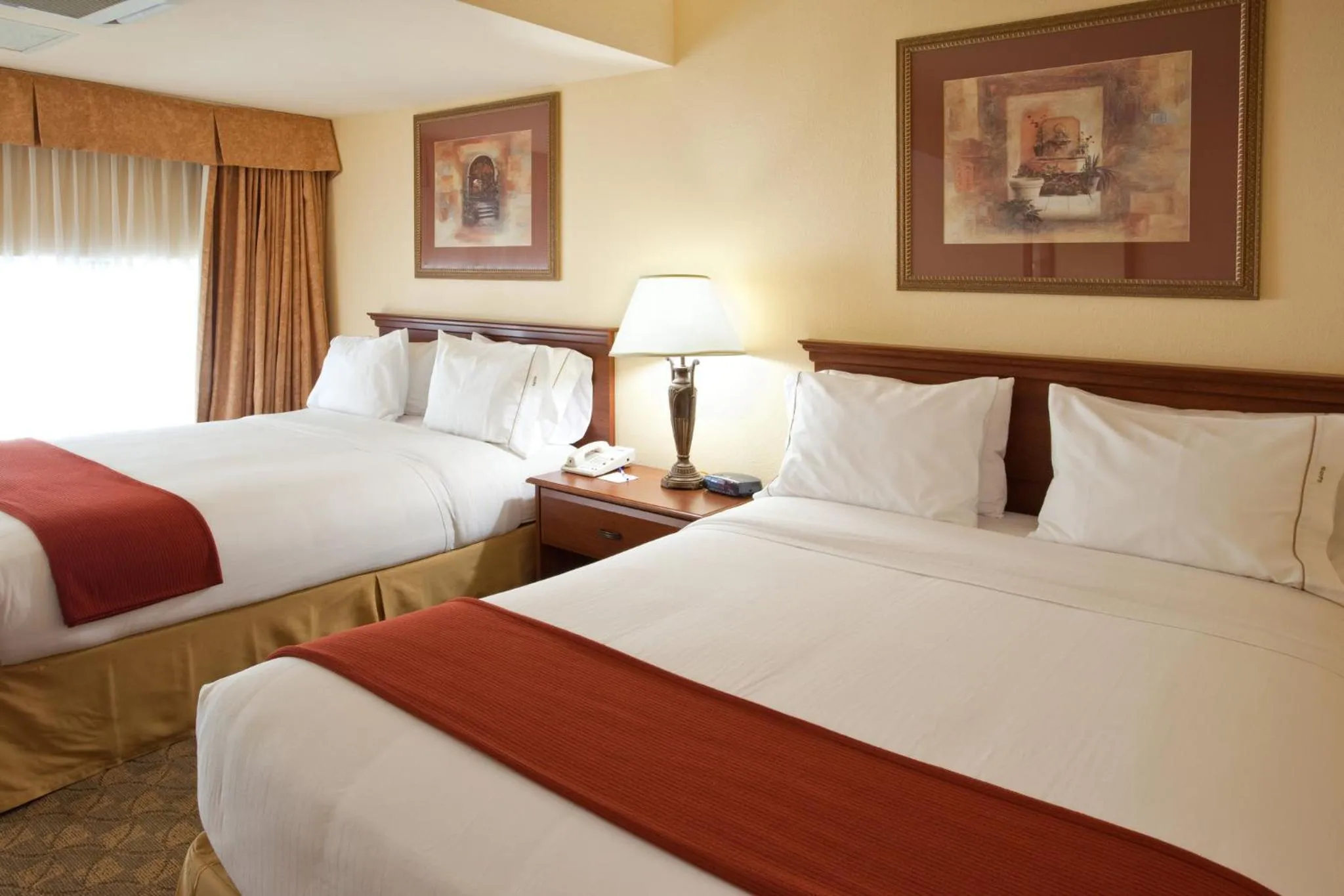 Photo of the whole room, Bed in Holiday Inn Express & Suites Austin SW - Sunset Valley by IHG Hotel