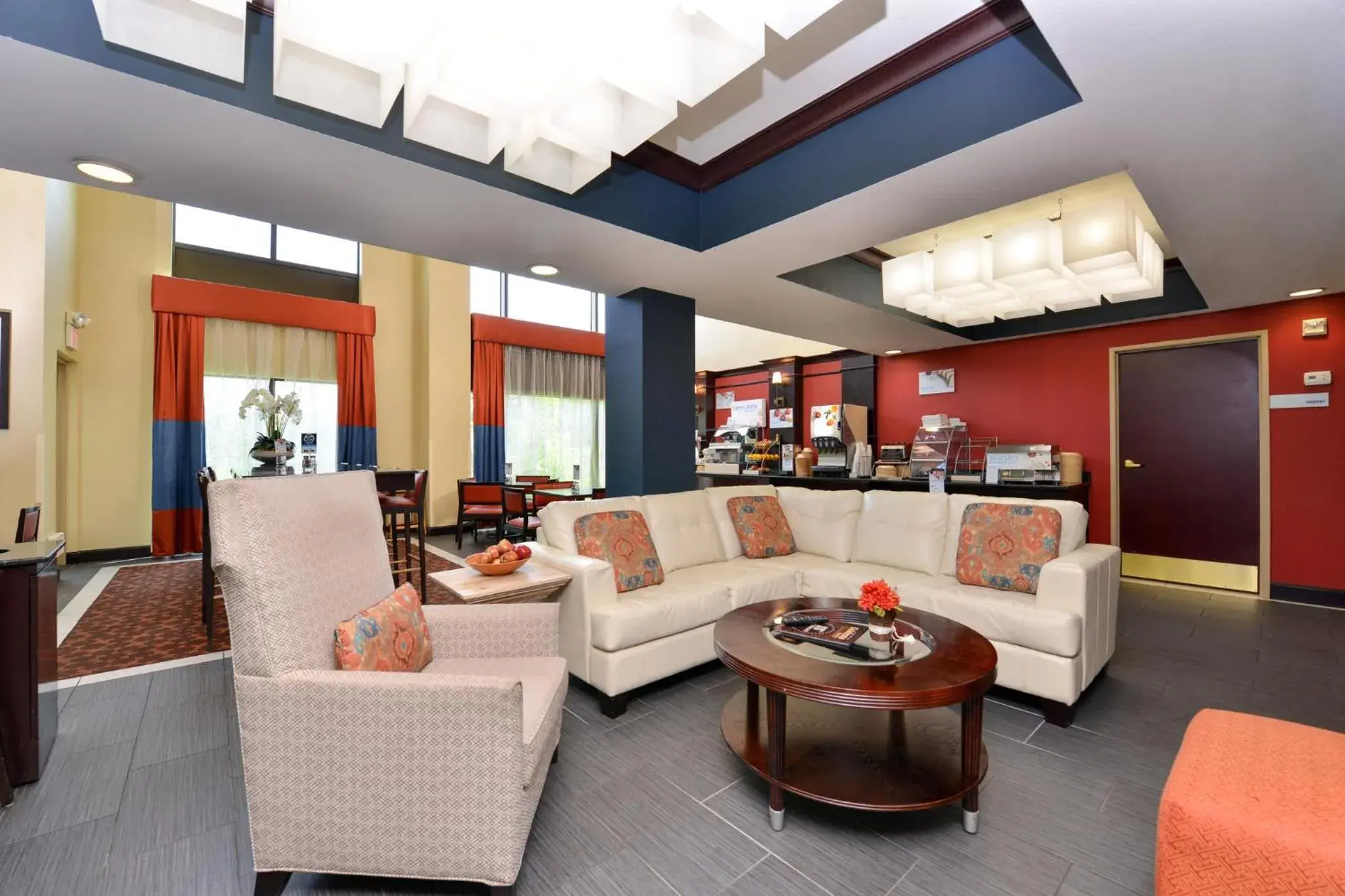 Property building in Holiday Inn Express & Suites Austin SW - Sunset Valley by IHG Hotel Property building in Holiday Inn Express & Suites Austin SW - Sunset Valley by IHG Hotel