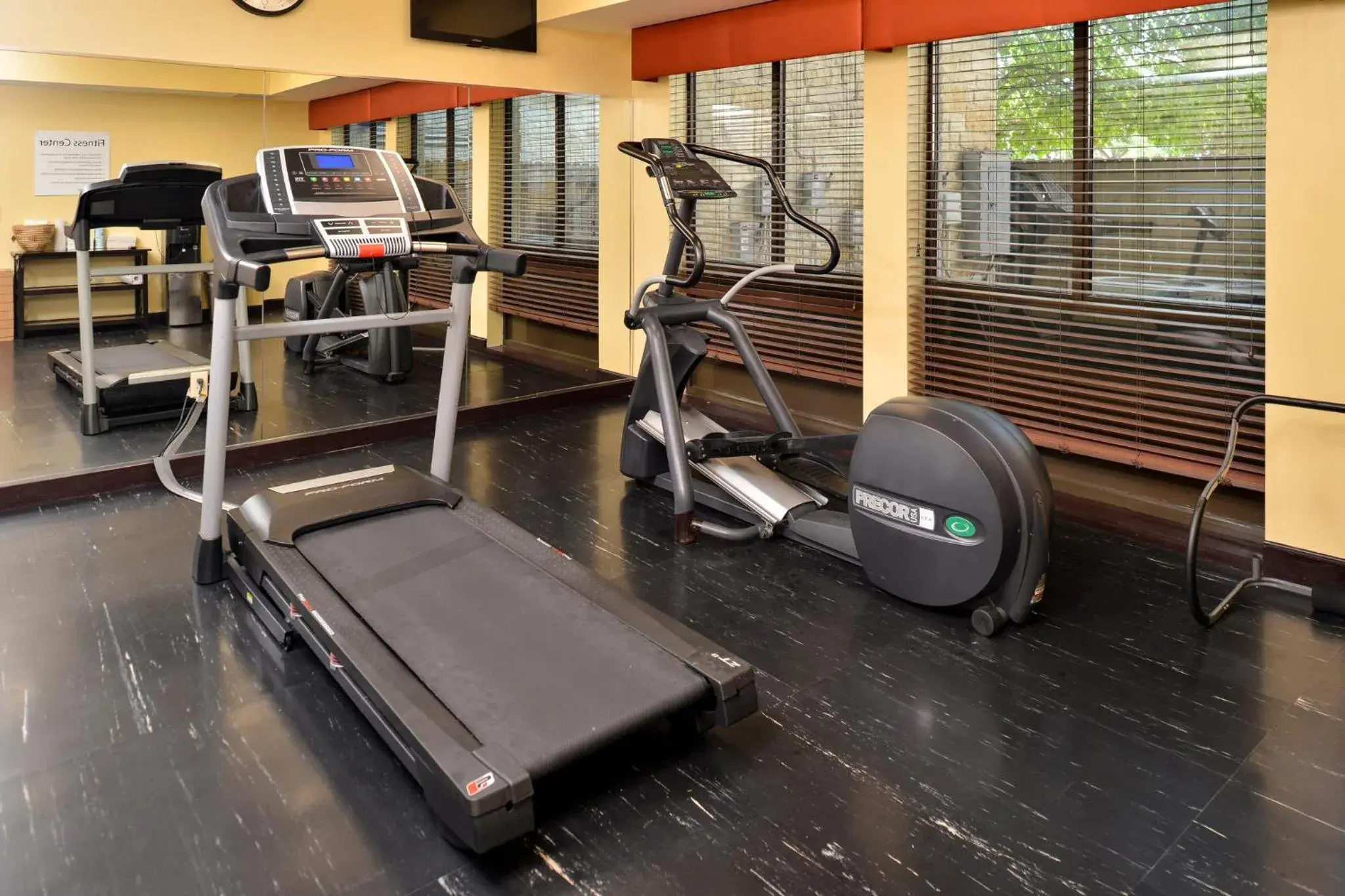 Fitness centre/facilities in Holiday Inn Express & Suites Austin SW - Sunset Valley by IHG Fitness centre/facilities in Holiday Inn Express & Suites Austin SW - Sunset Valley by IHG