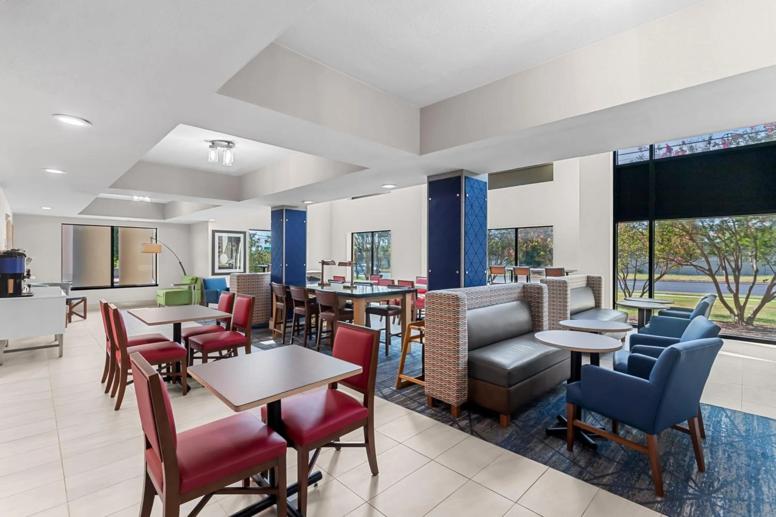 Breakfast in Holiday Inn Express & Suites Austin SW - Sunset Valley by IHG Hotel