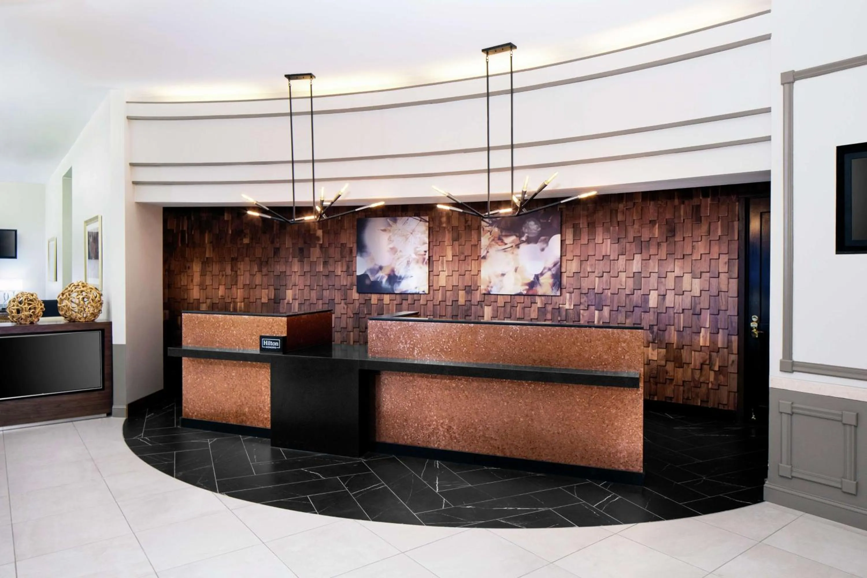 Lobby or reception in DoubleTree by Hilton Nashua