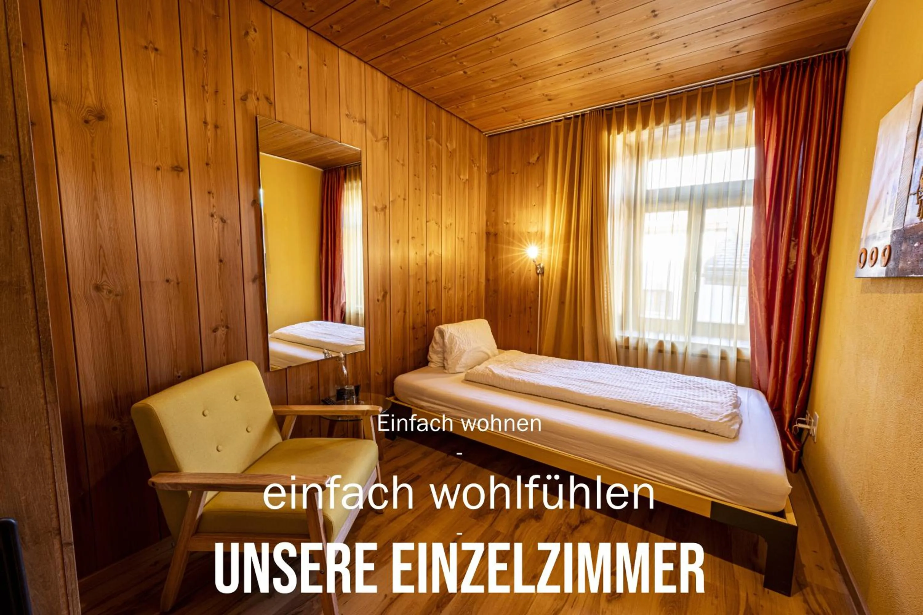 Bed in CURUNA Pensiun-Frühstückspension