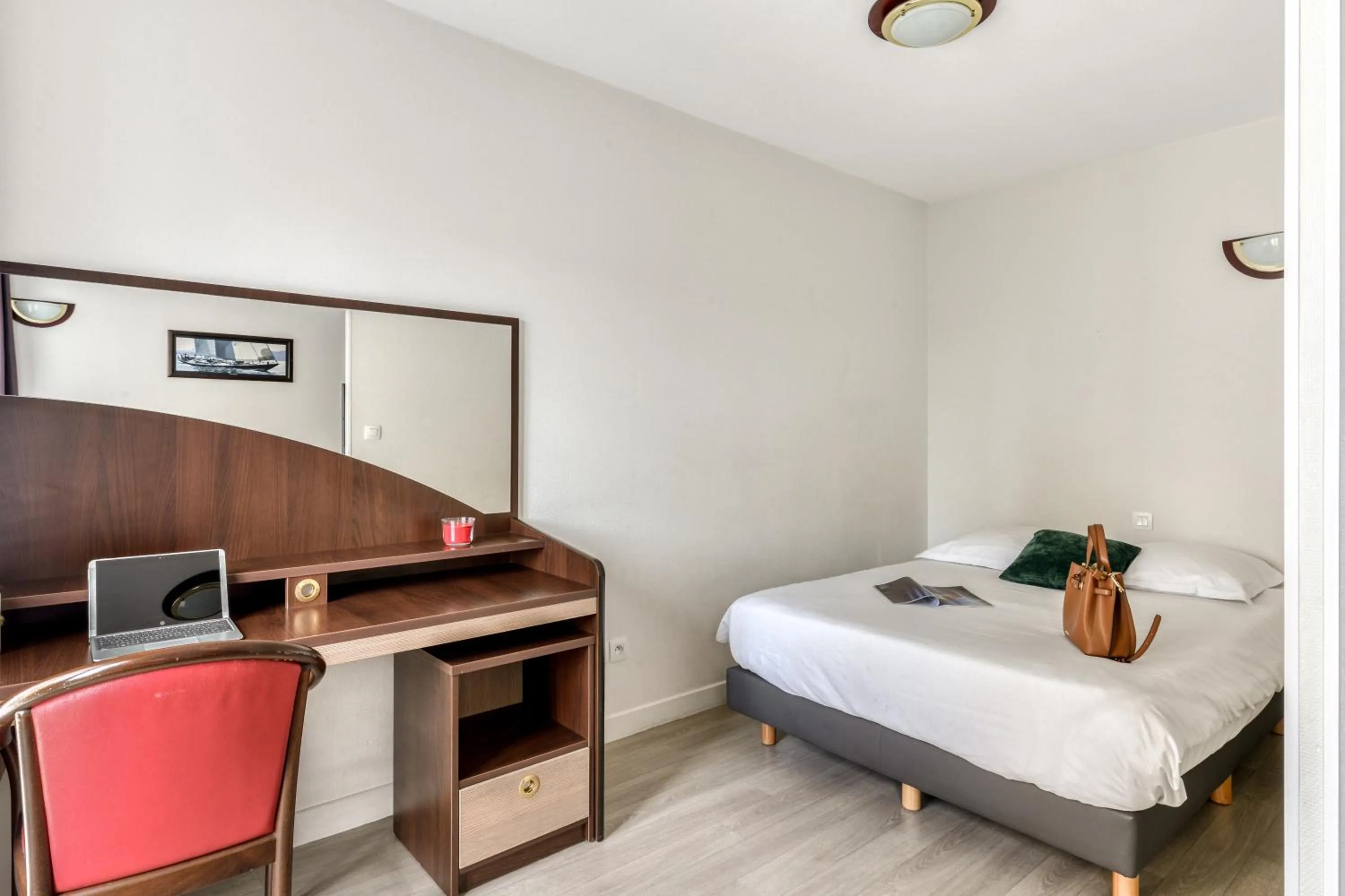 Bed in Zenitude Hôtel-Résidences Béziers Centre