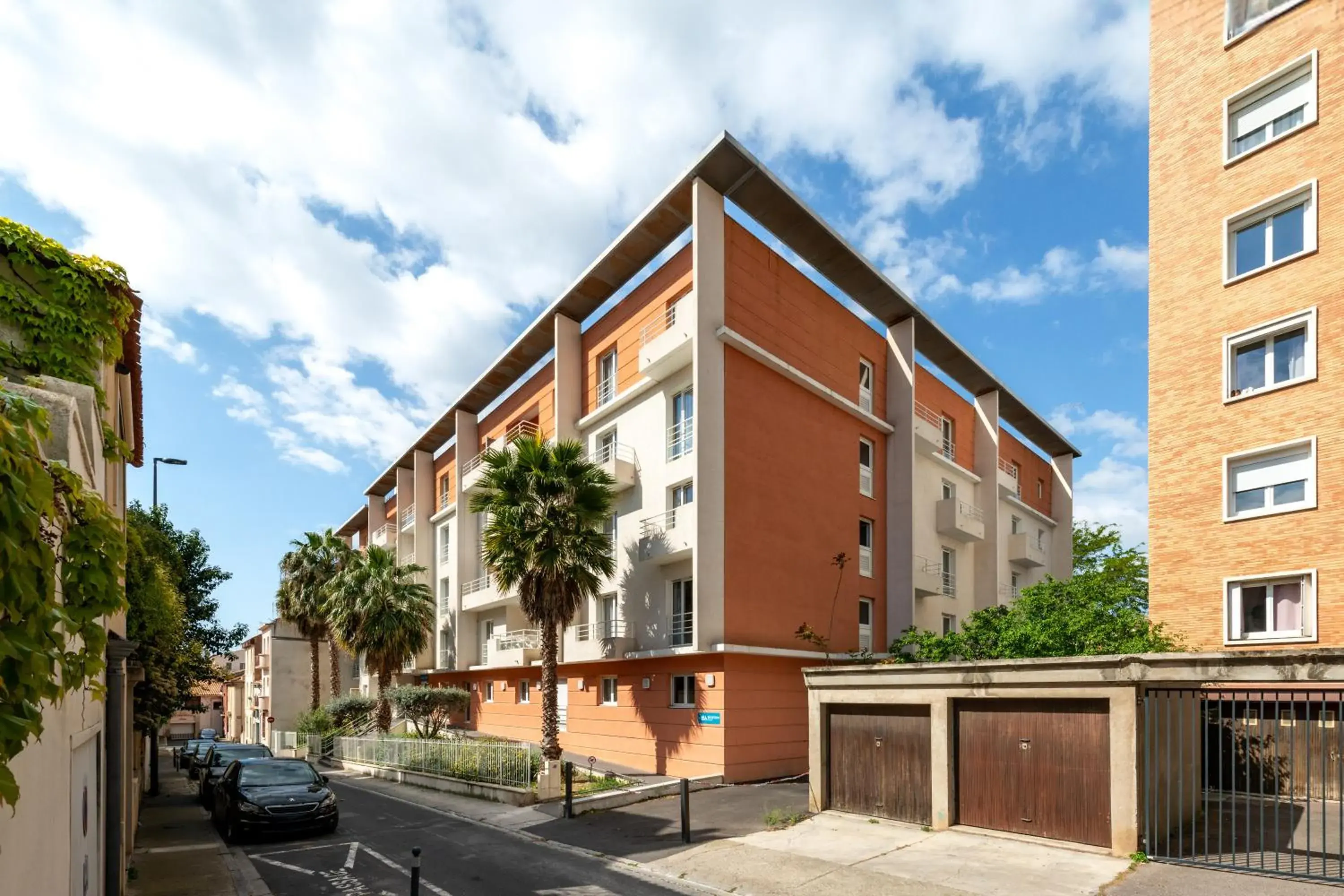 Property building in Zenitude Hôtel-Résidences Béziers Centre Property building in Zenitude Hôtel-Résidences Béziers Centre