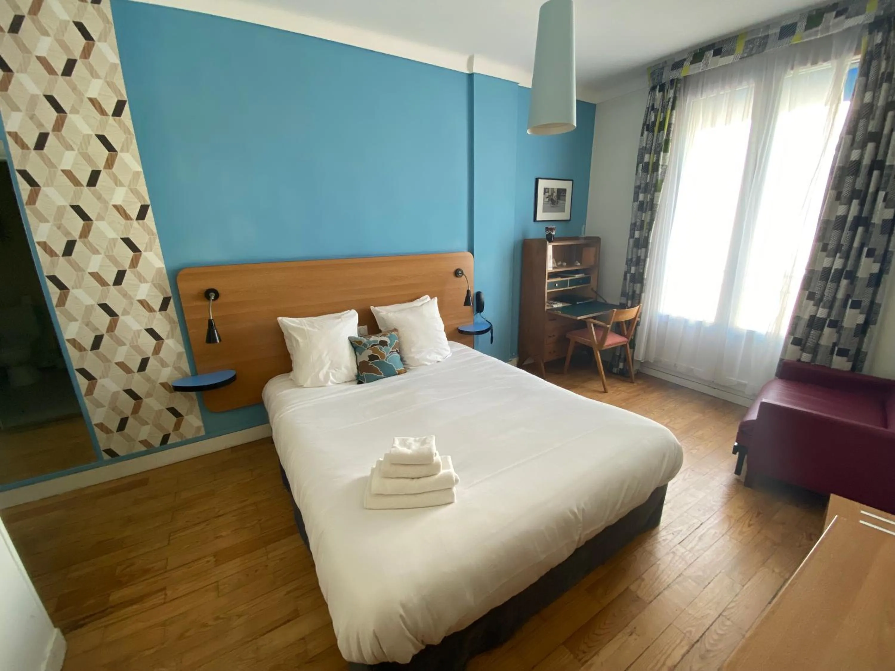 Bed in Oscar Hôtel Le Havre Centre