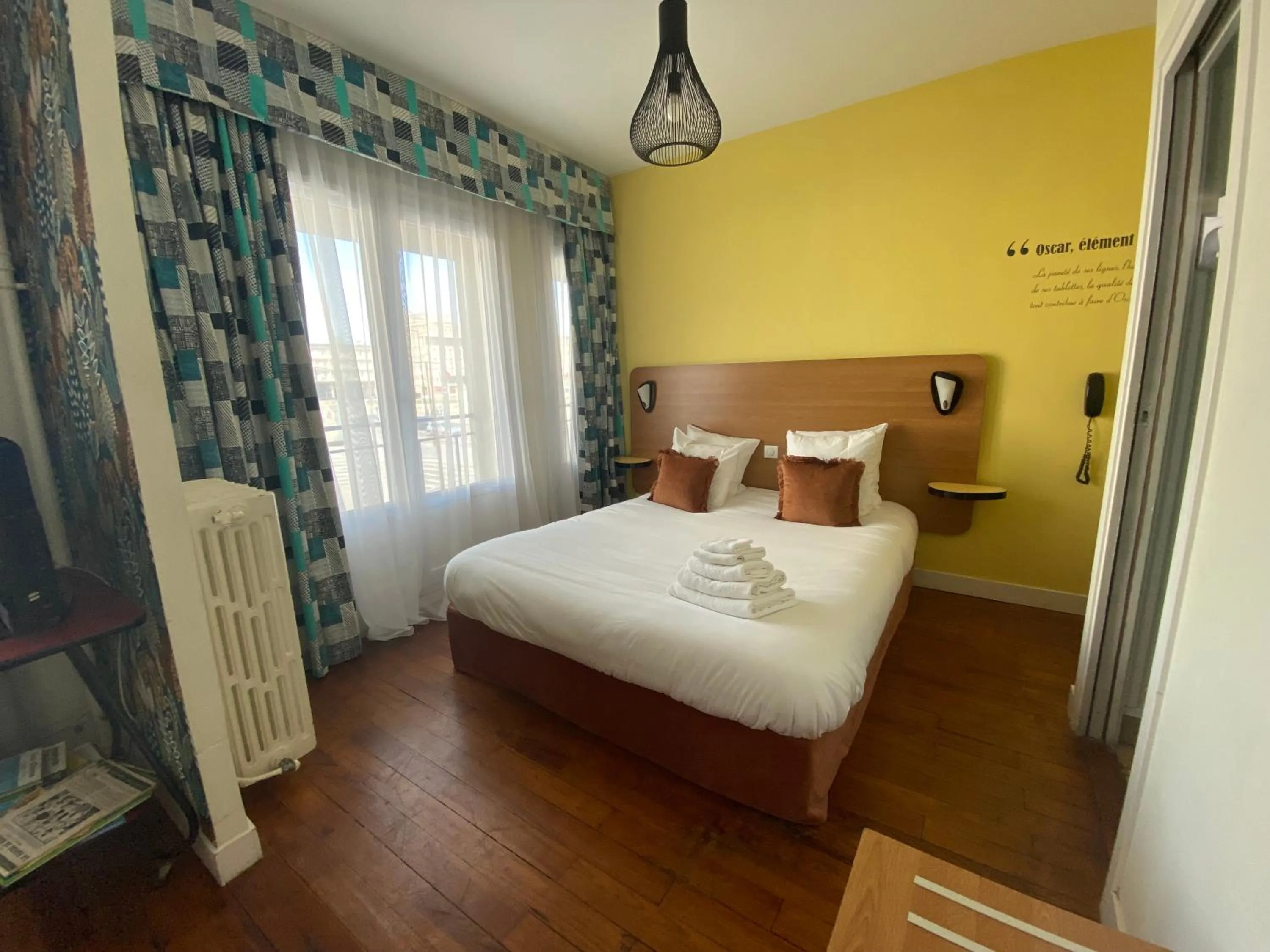 Bed in Oscar Hôtel Le Havre Centre