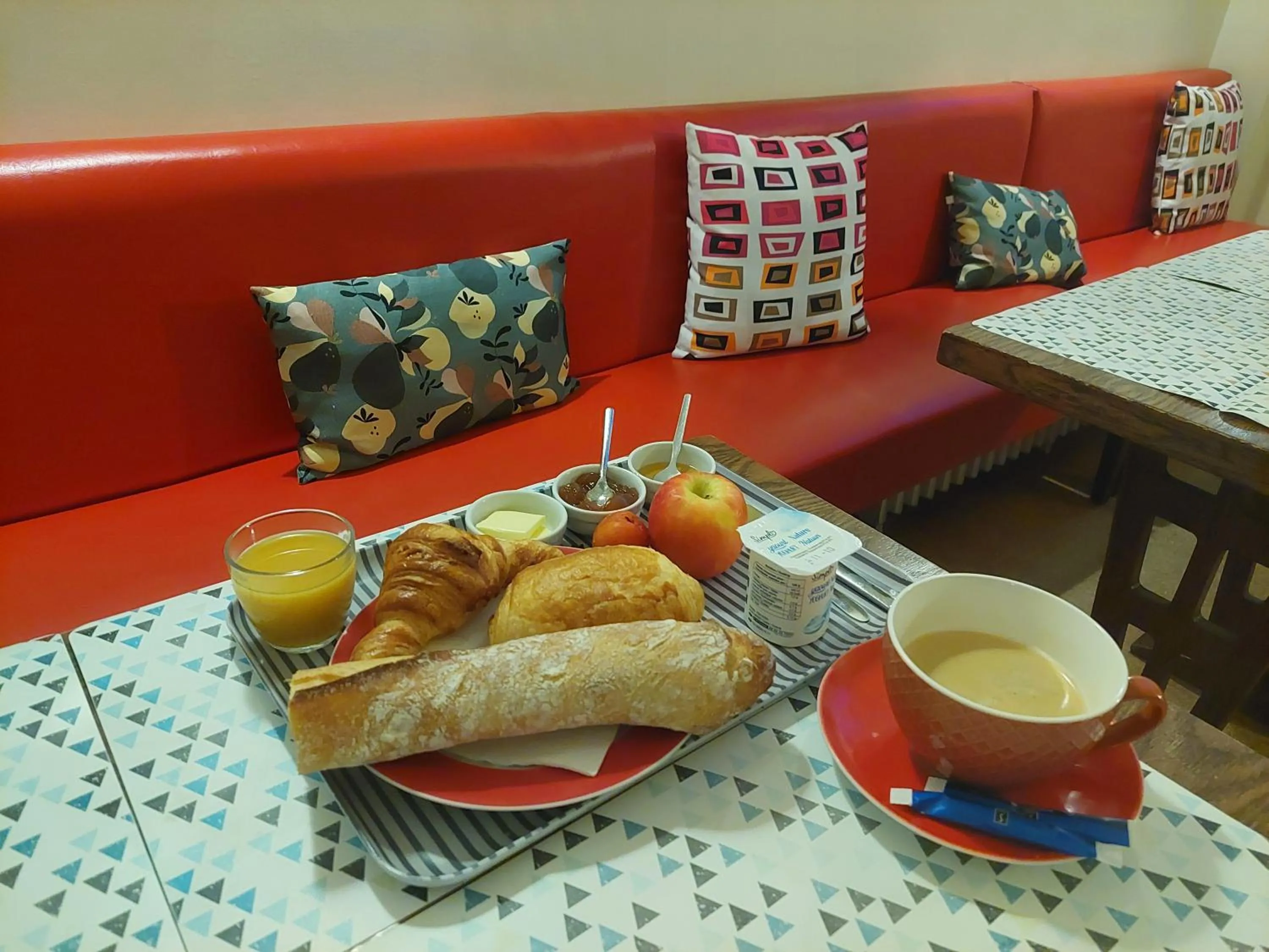 Breakfast in Oscar Hôtel Le Havre Centre