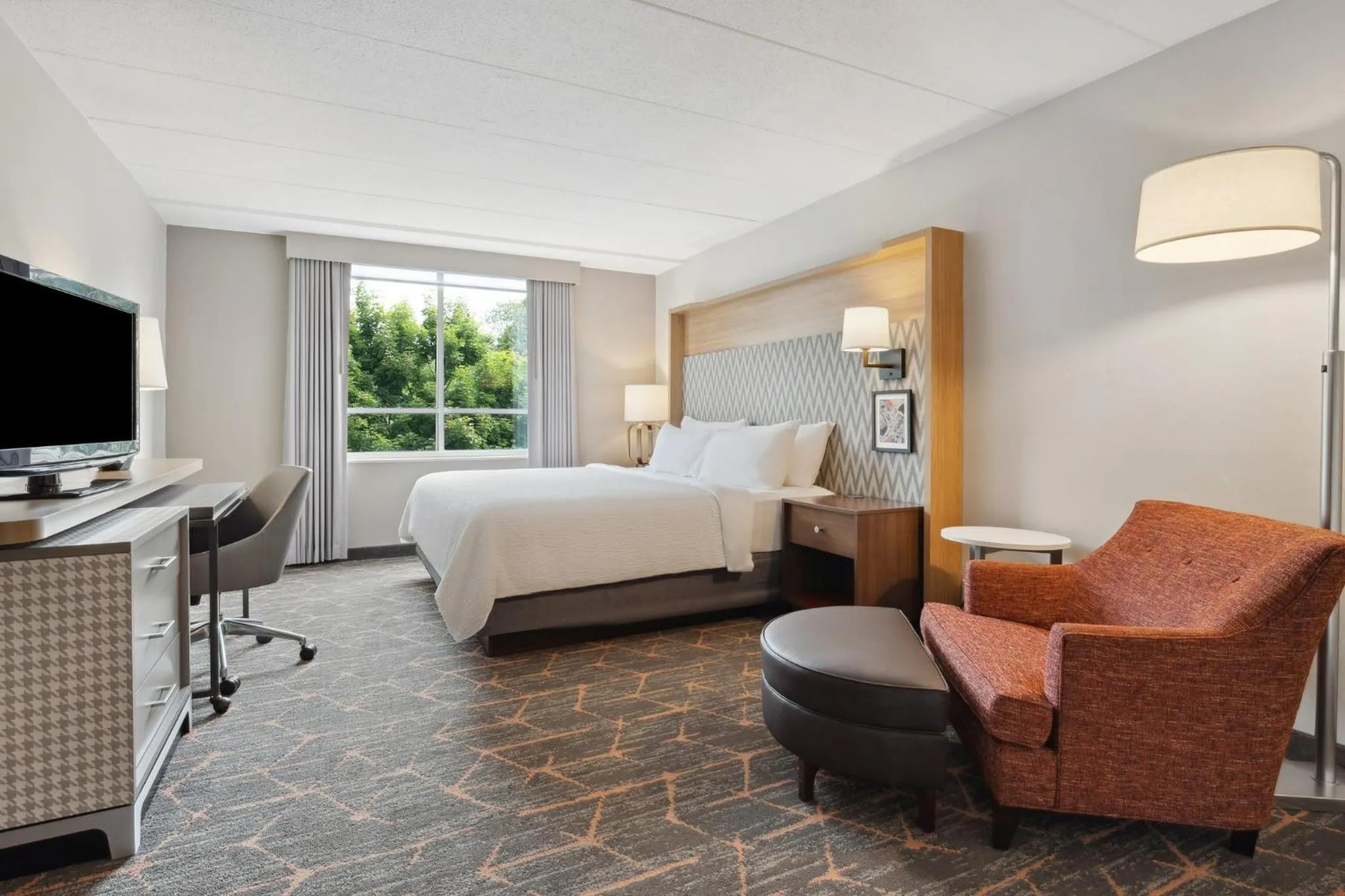 Photo of the whole room, Bed in Holiday Inn Portsmouth by IHG