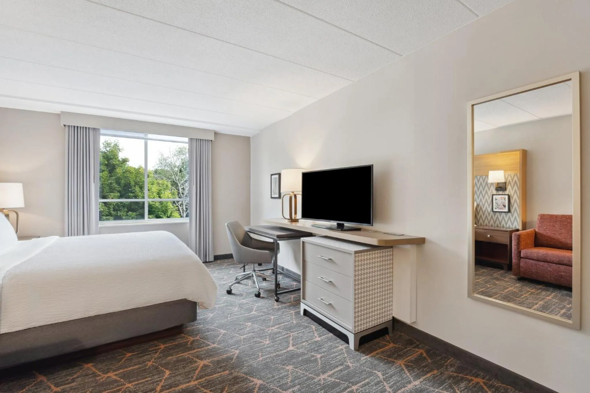 Photo of the whole room, Bed in Holiday Inn Portsmouth by IHG