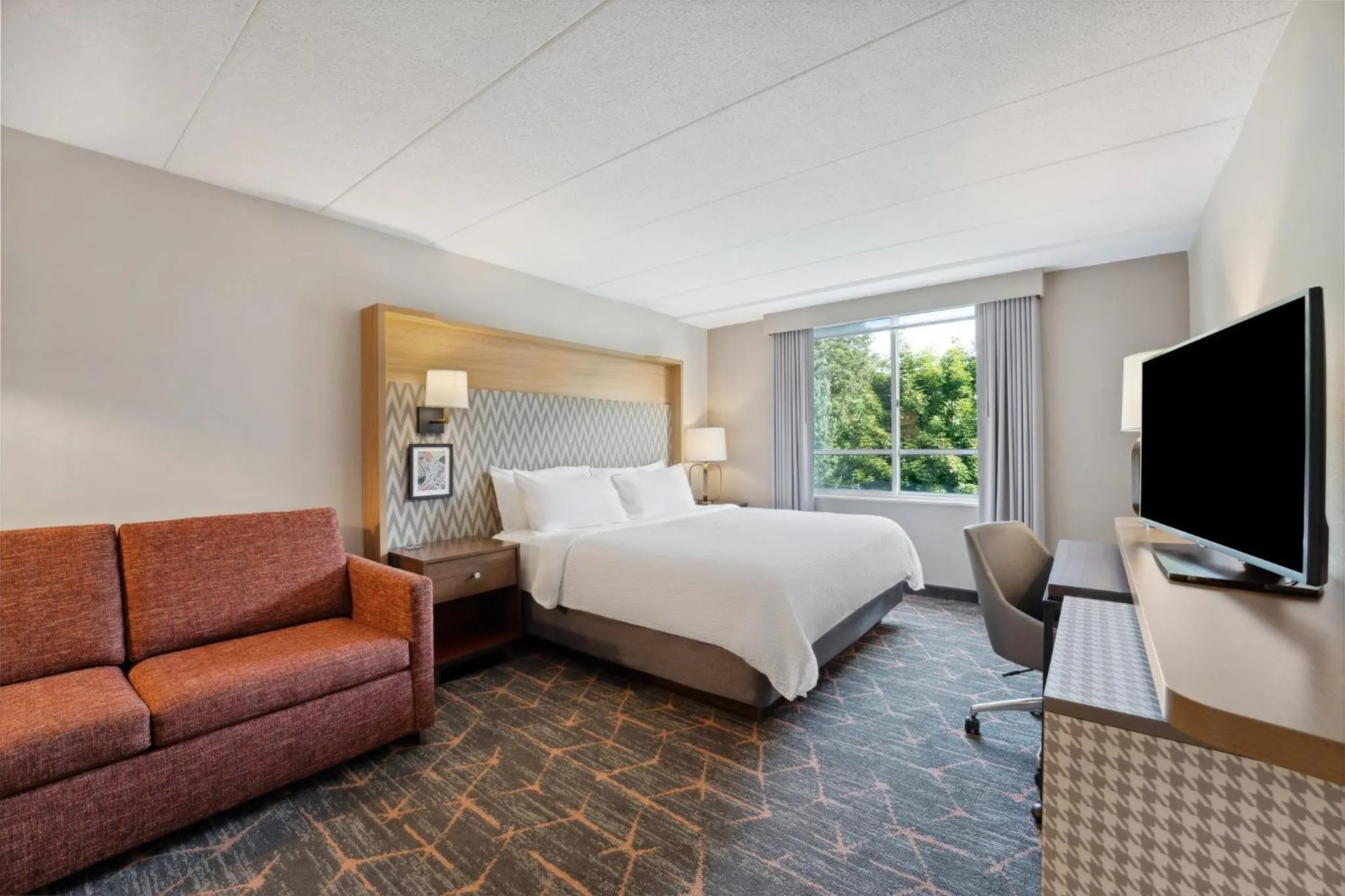 Photo of the whole room, Bed in Holiday Inn Portsmouth by IHG