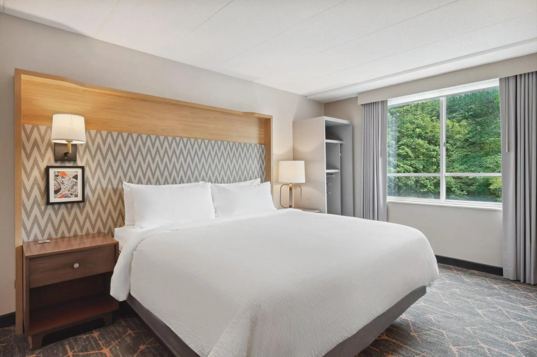 Photo of the whole room, Bed in Holiday Inn Portsmouth by IHG