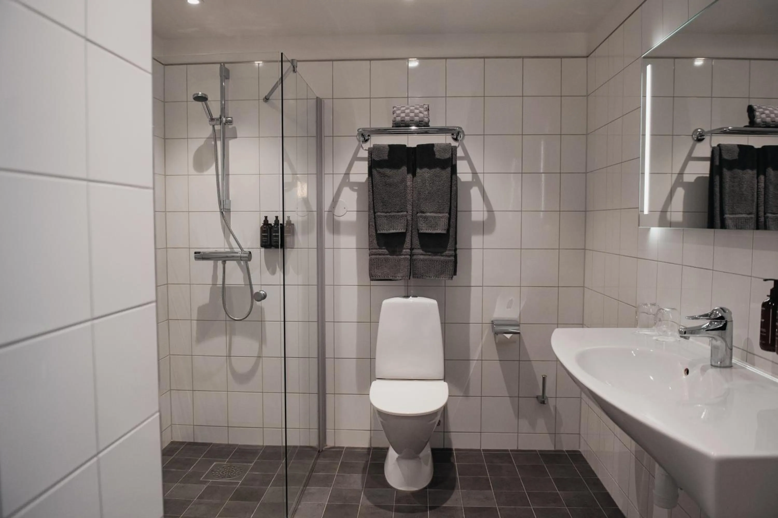 Shower in Home Hotel Kompaniet