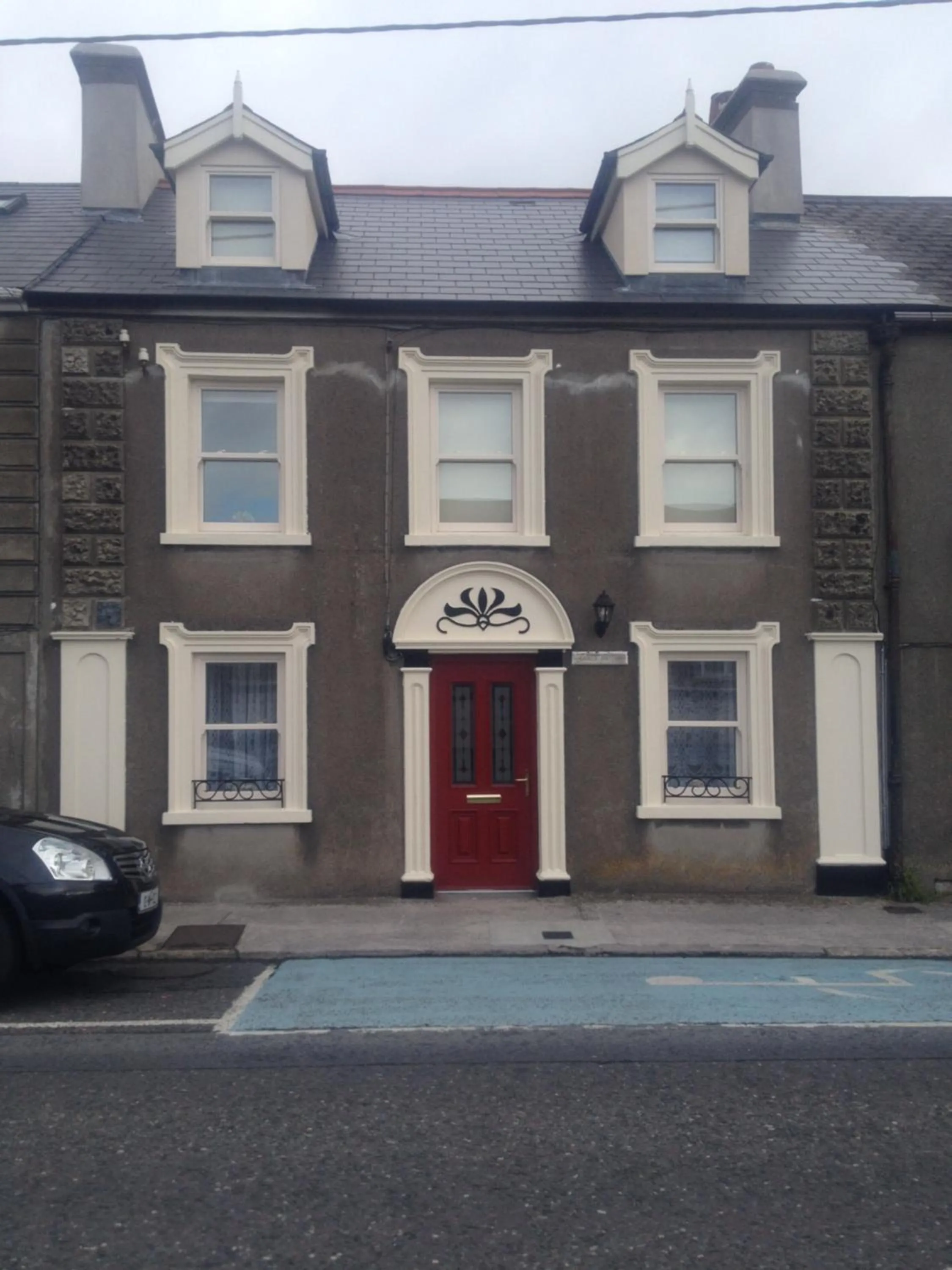 Facade/entrance in 5 bedroom Town House