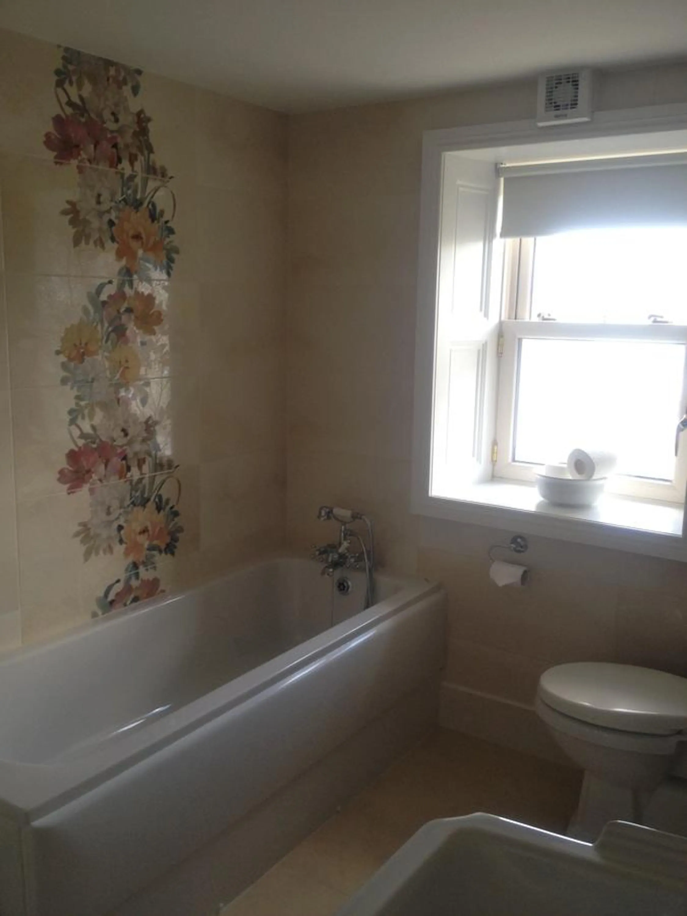 Property building in 5 bedroom Town House
