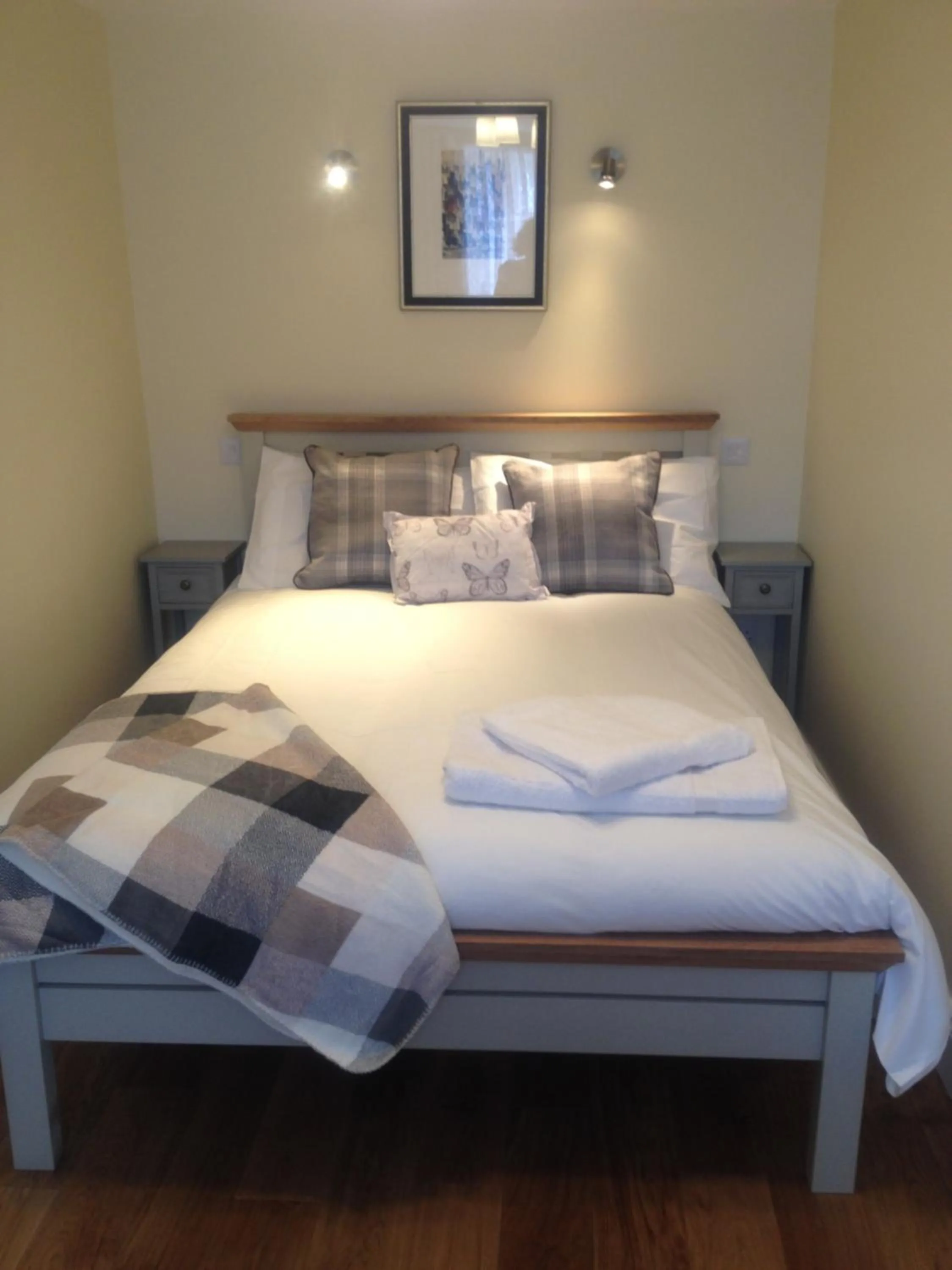 Bed in 5 bedroom Town House