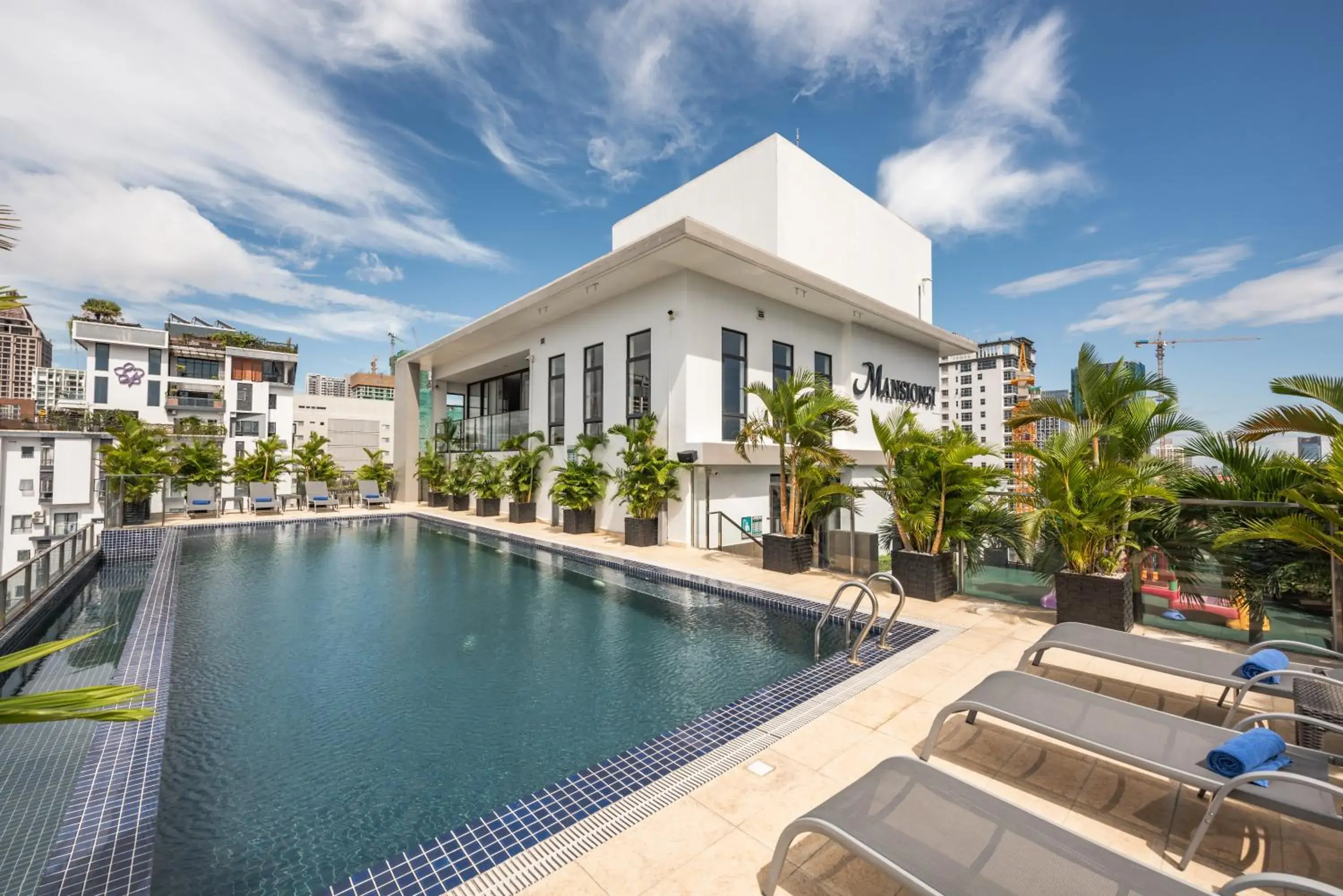 Swimming pool in Mansion 51 Hotel & Apartment Swimming pool in Mansion 51 Hotel & Apartment