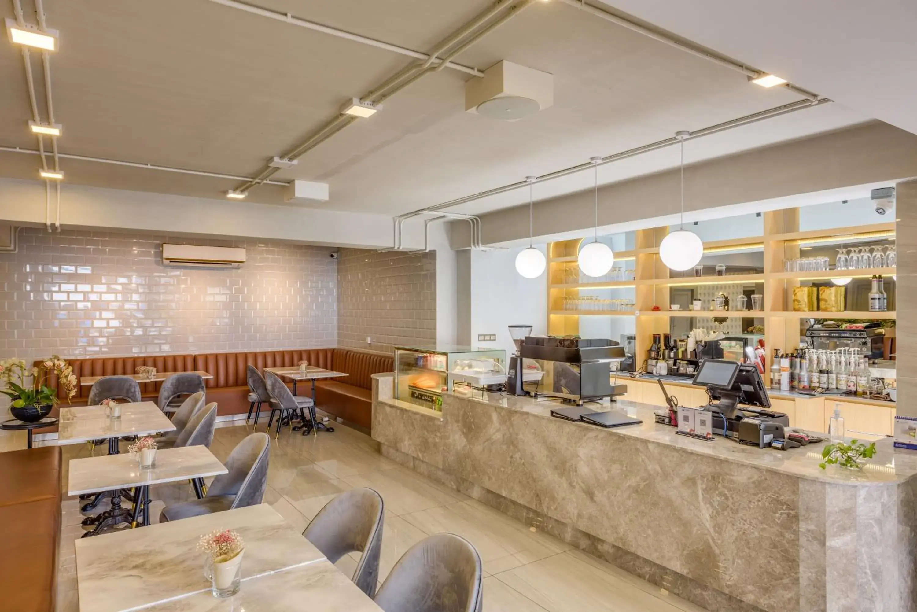 Restaurant/places to eat in Mansion 51 Hotel & Apartment Restaurant/places to eat in Mansion 51 Hotel & Apartment