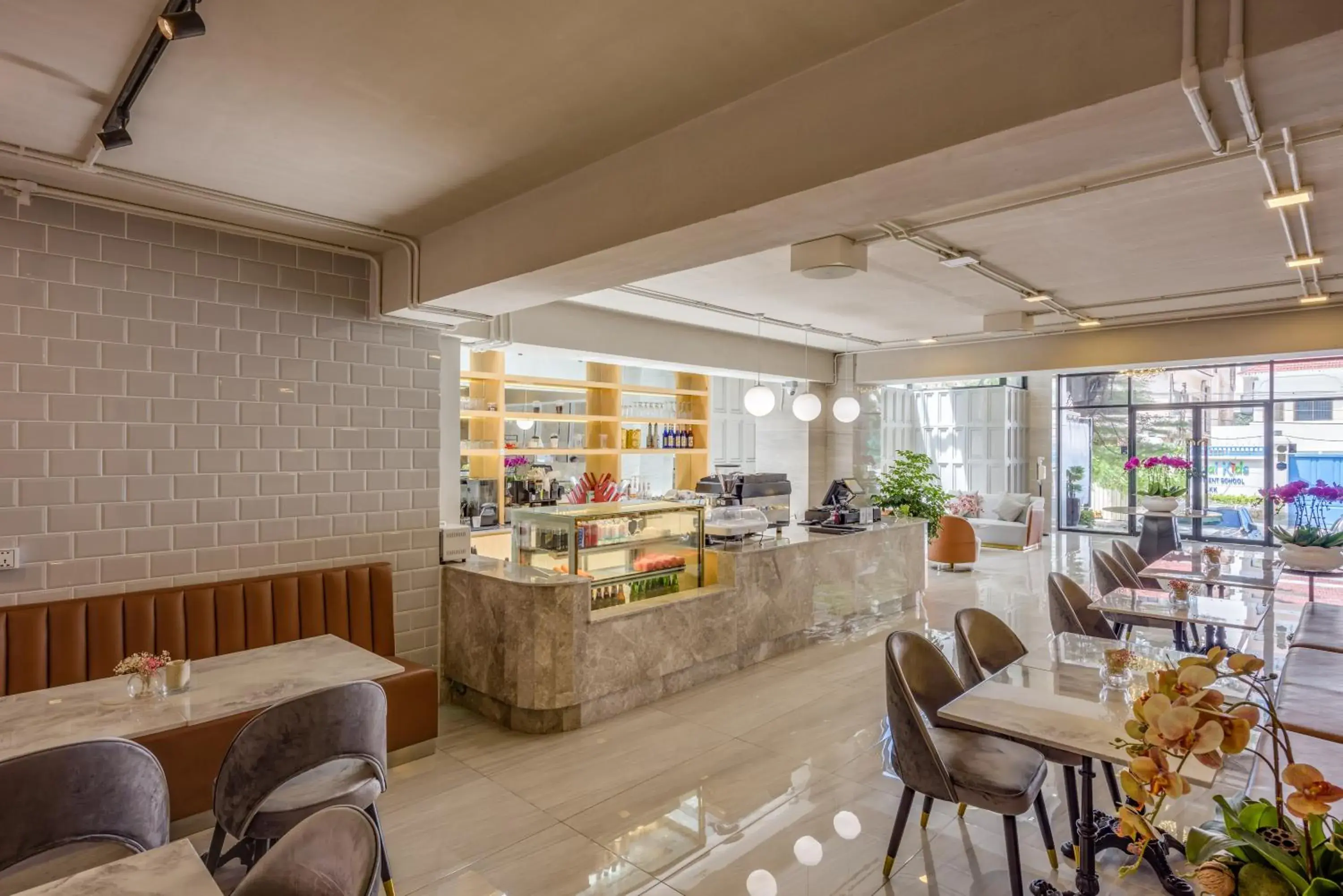 Restaurant/places to eat in Mansion 51 Hotel & Apartment Restaurant/places to eat in Mansion 51 Hotel & Apartment