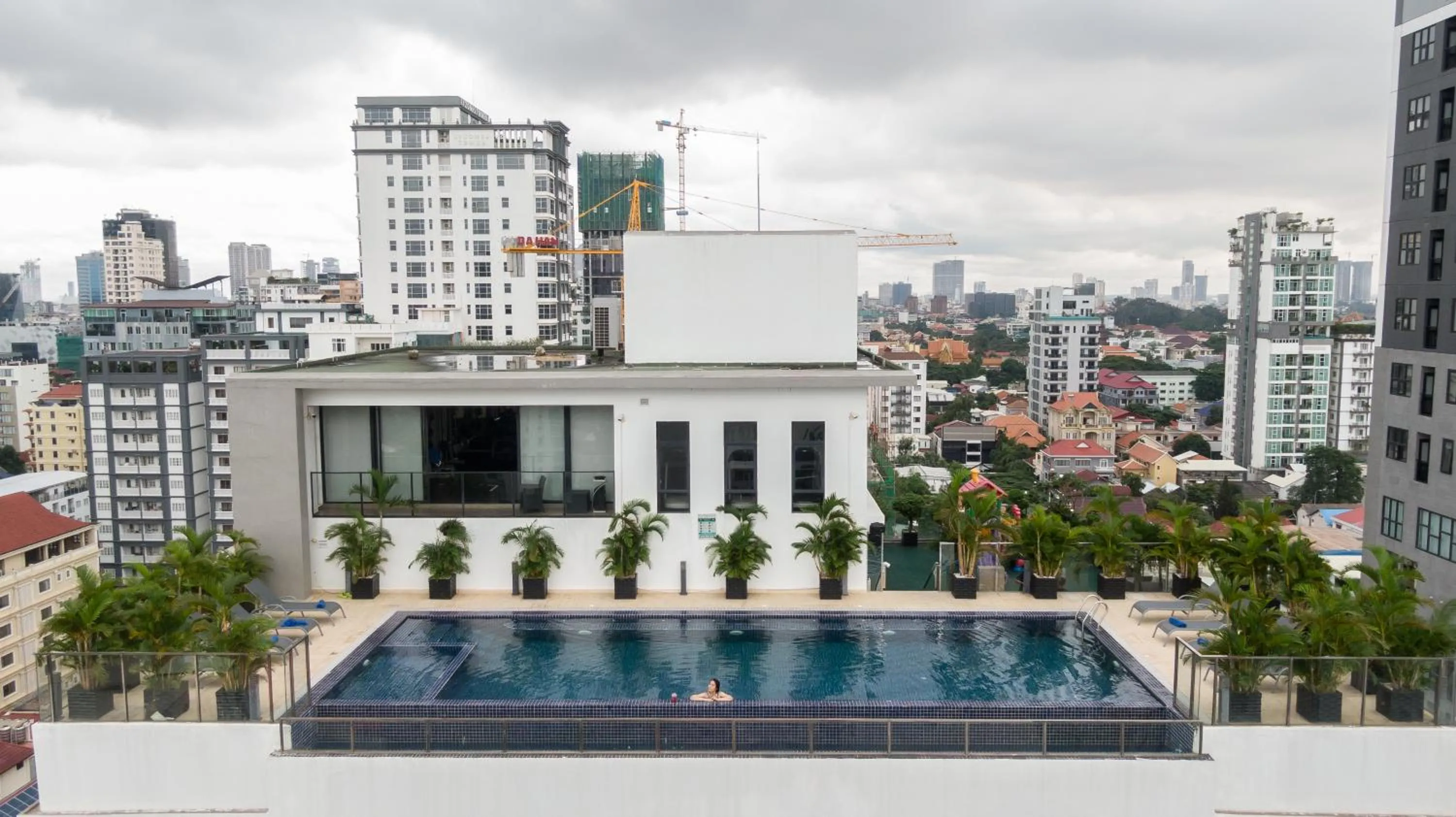 Swimming pool in Mansion 51 Hotel & Apartment