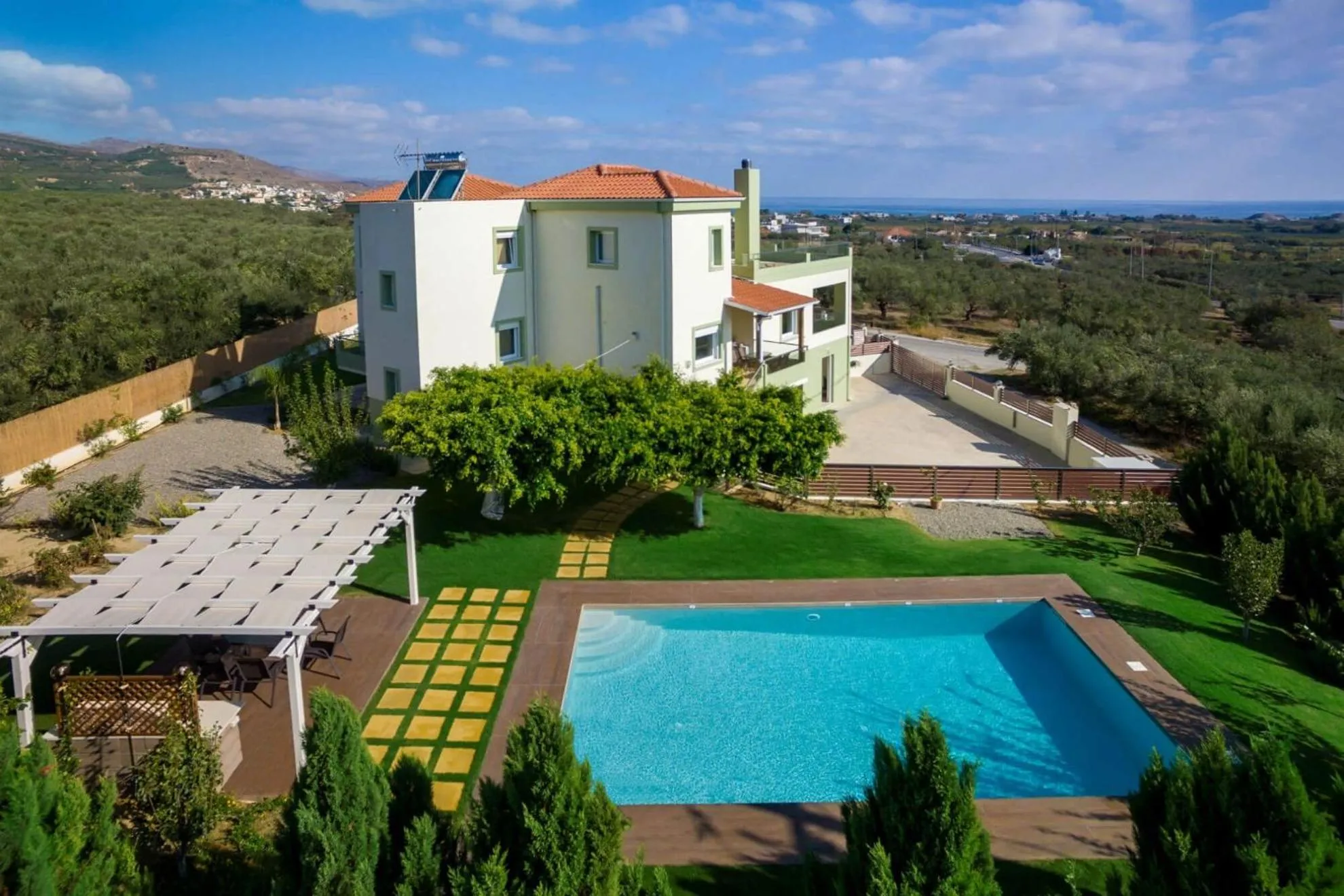 Property building in Villa Dimokratia