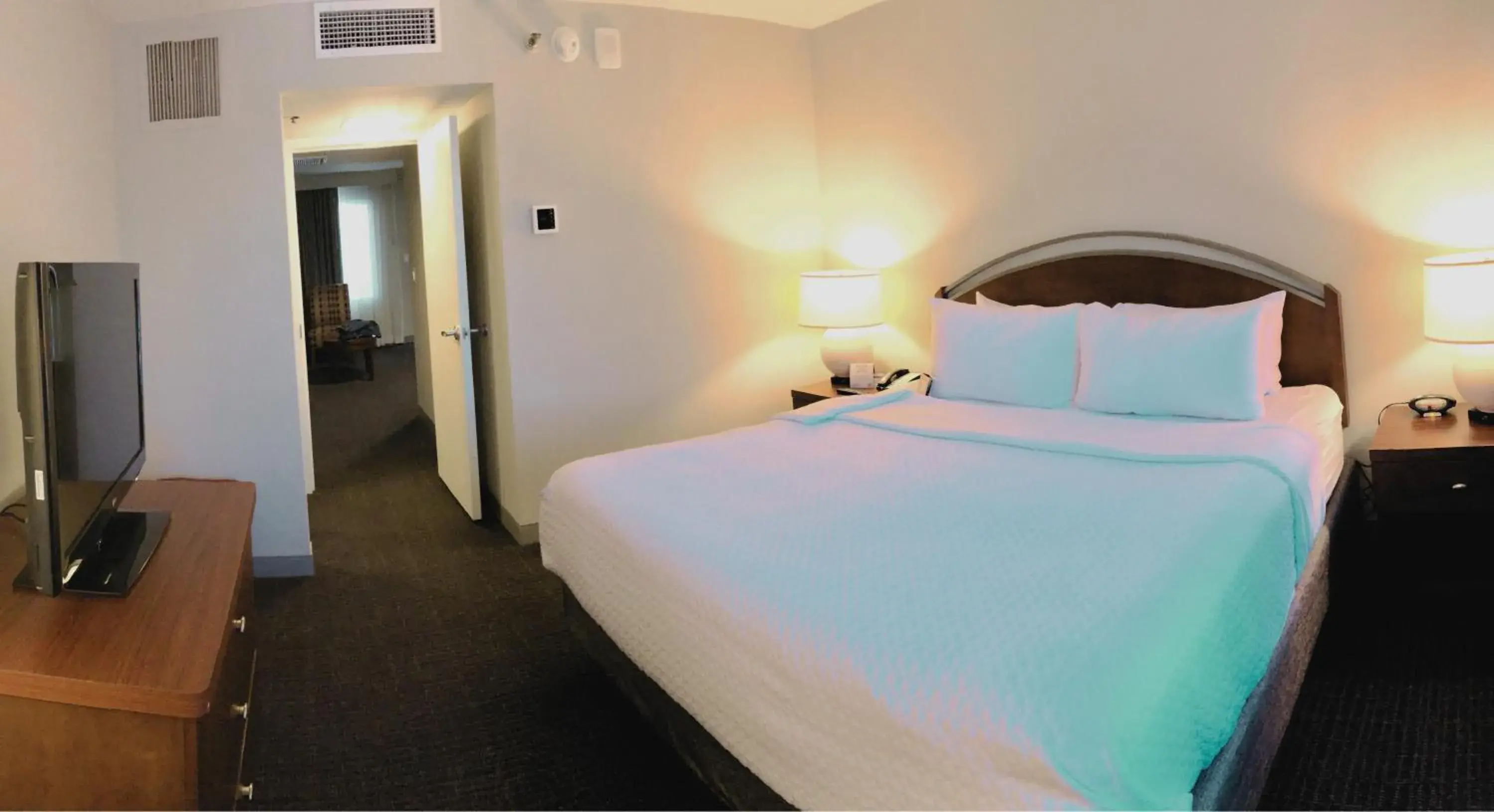 One-Bedroom Suite with Tub and Sofa Bed - Communications/Mobility Accessible in The Lamar One-Bedroom Suite with Tub and Sofa Bed - Communications/Mobility Accessible in The Lamar