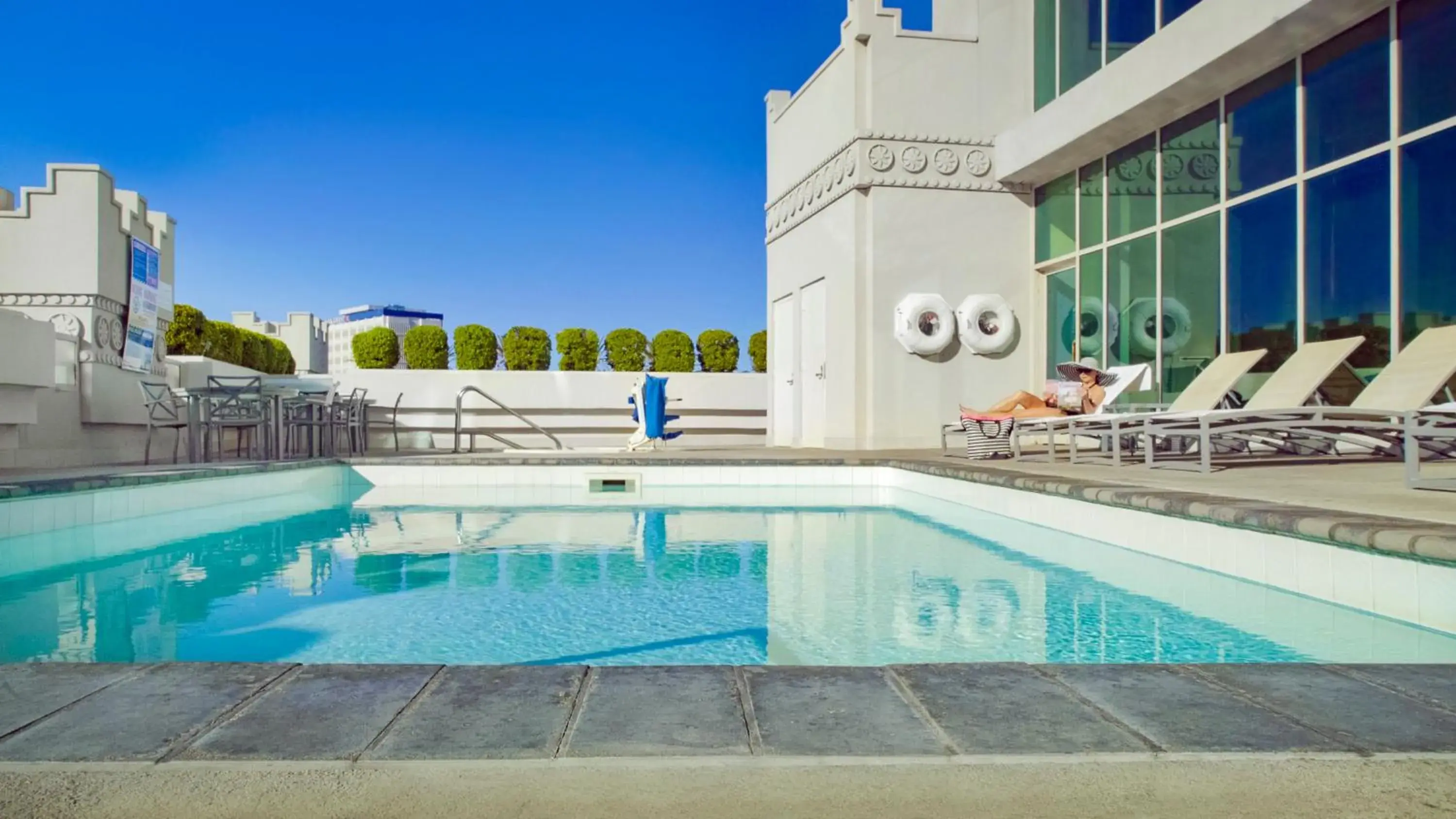 Swimming pool in The Commerce Casino & Hotel Swimming pool in The Commerce Casino & Hotel
