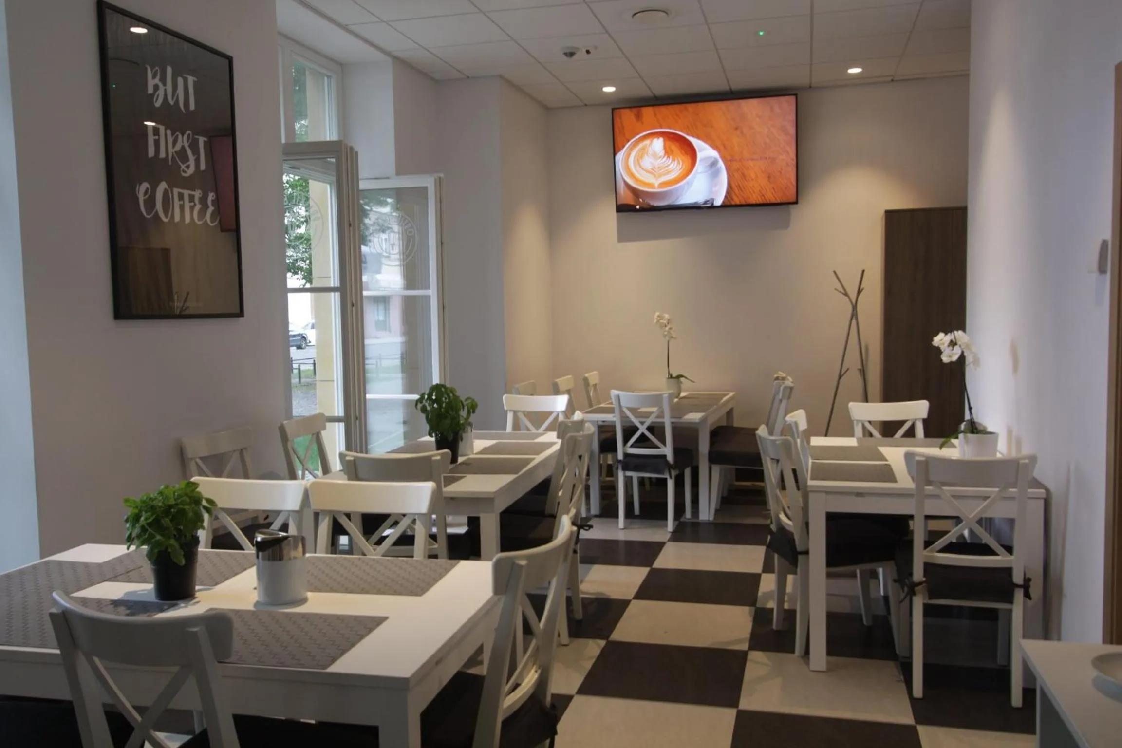 Restaurant/places to eat in Dom Pomocy Studentom