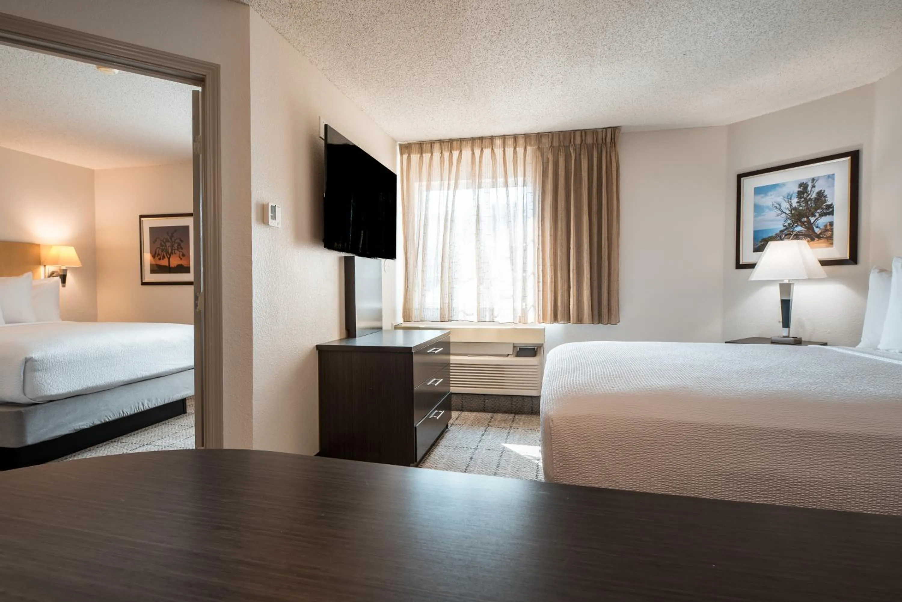 Bed in Sonesta Simply Suites Dallas Richardson