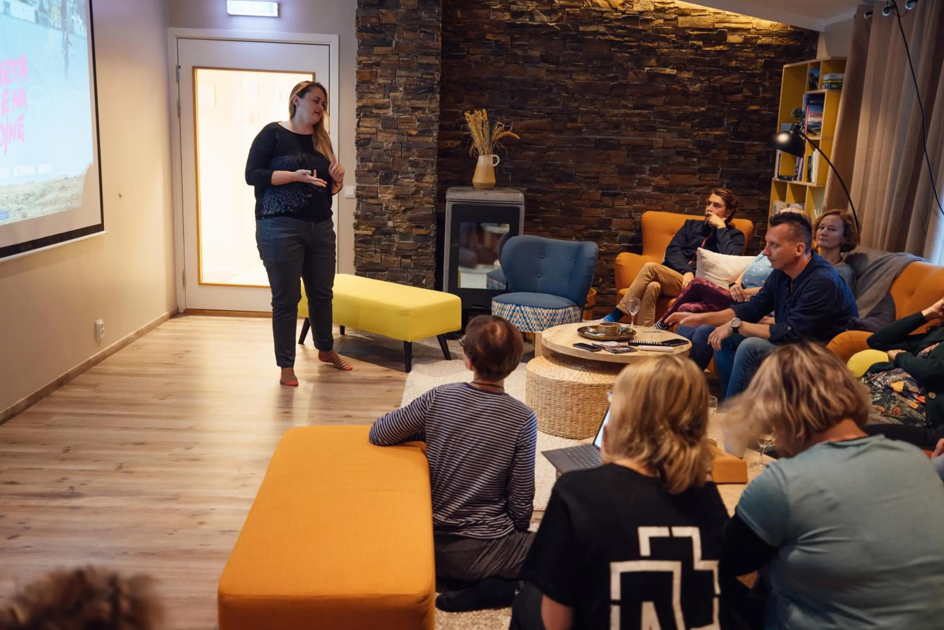 Communal lounge/ TV room in Lofoten Planet - Boutique Hotel