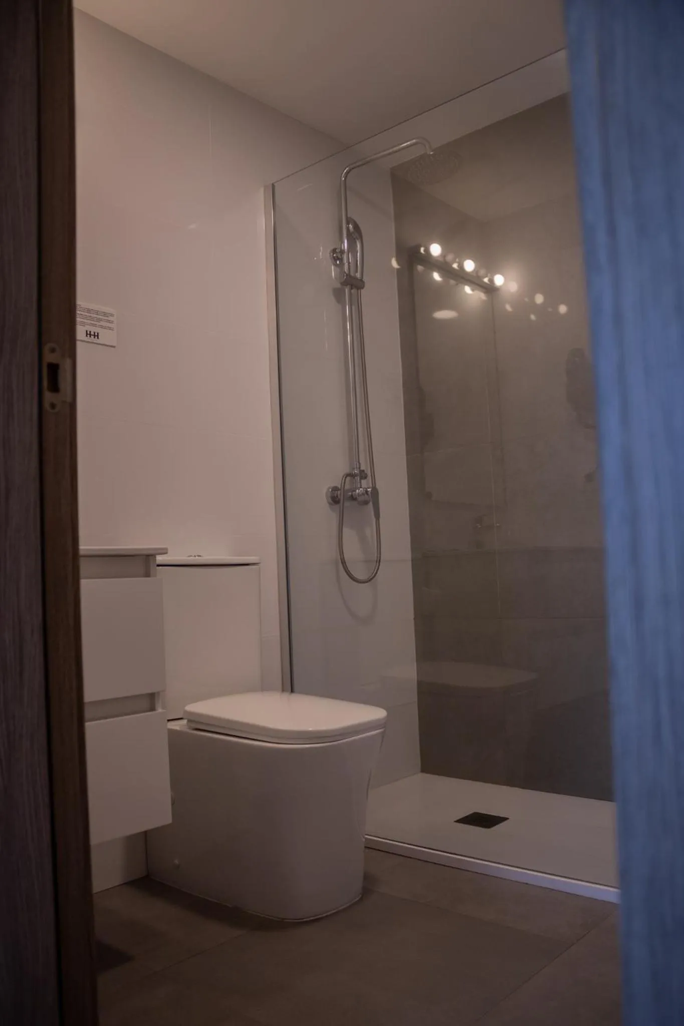 Shower in Hotel Hollywood