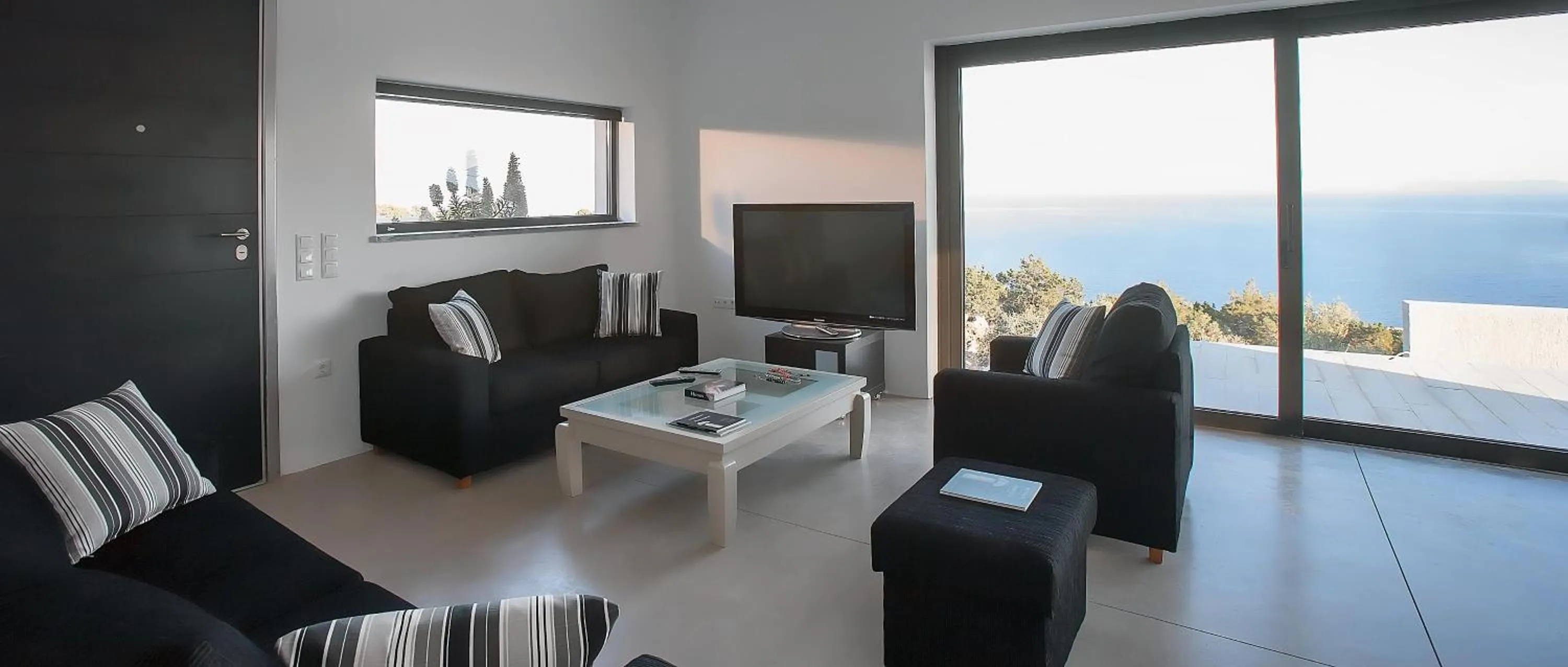 TV and multimedia in Marathon Blue