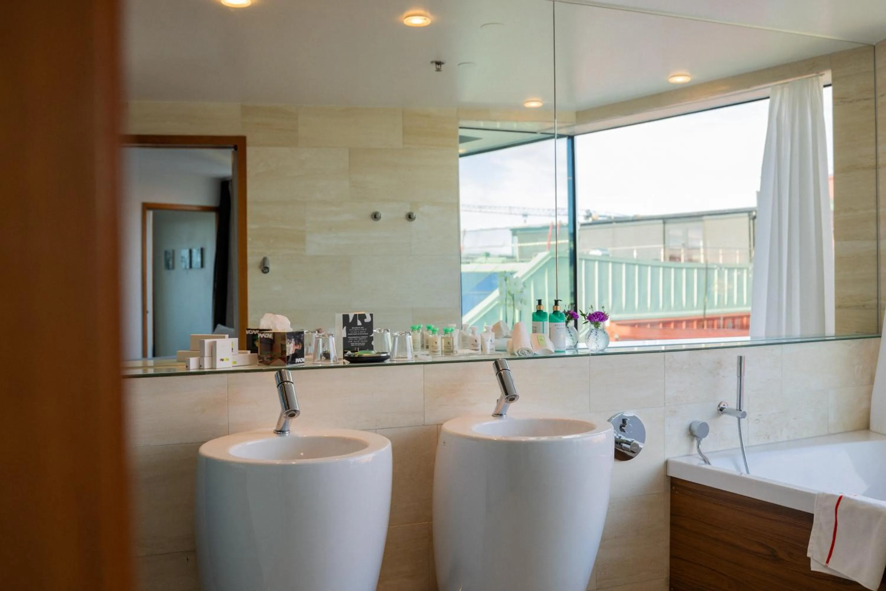 Bathroom in Avalon Hotel