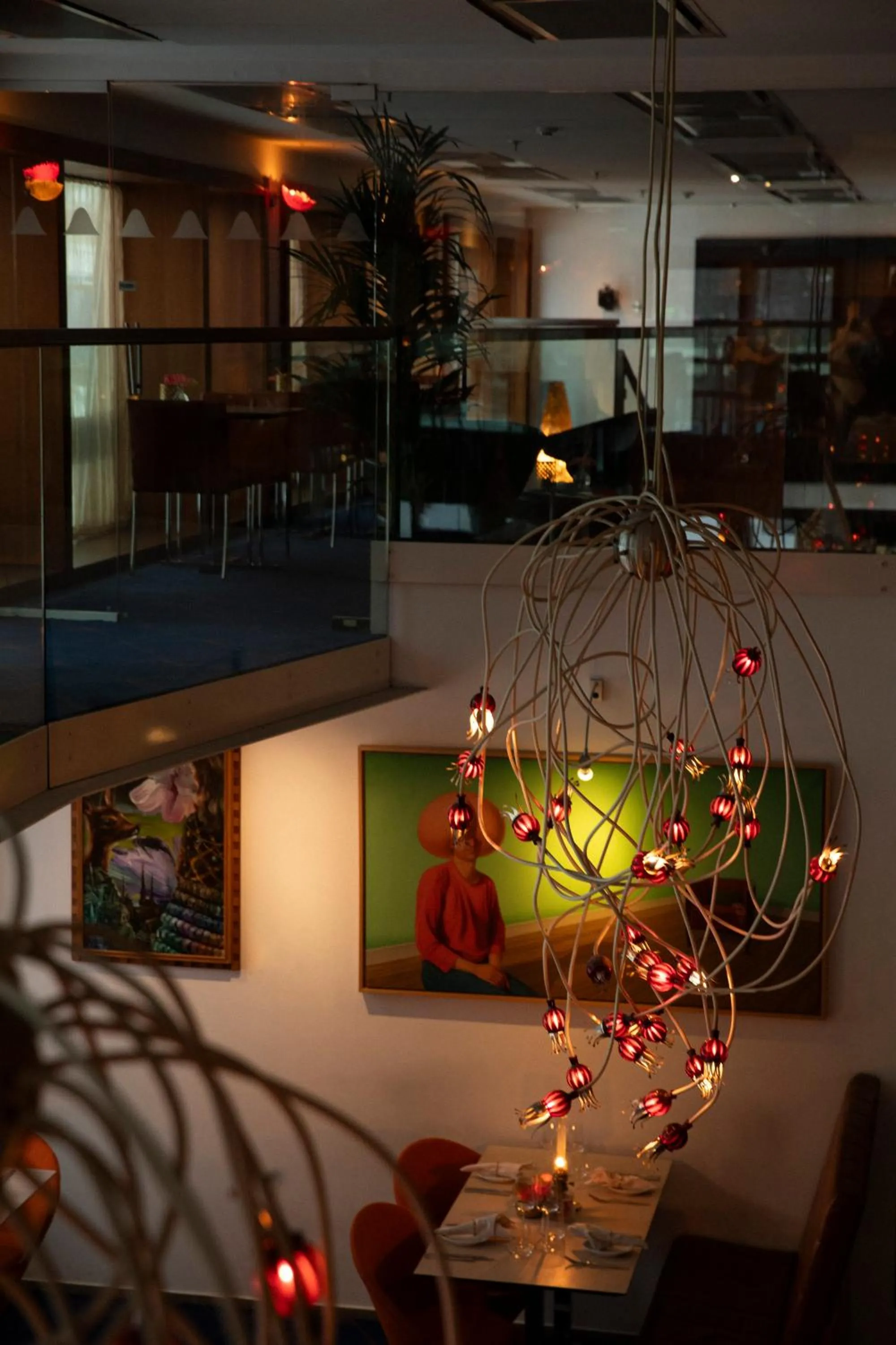 Restaurant/places to eat in Avalon Hotel