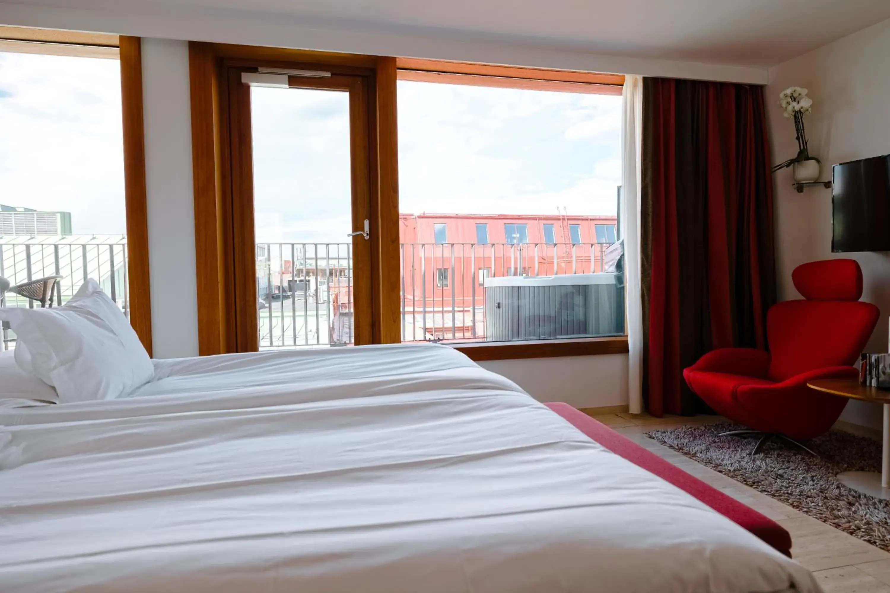 Deluxe Jacuzzi - single occupancy in Avalon Hotel Deluxe Jacuzzi - single occupancy in Avalon Hotel