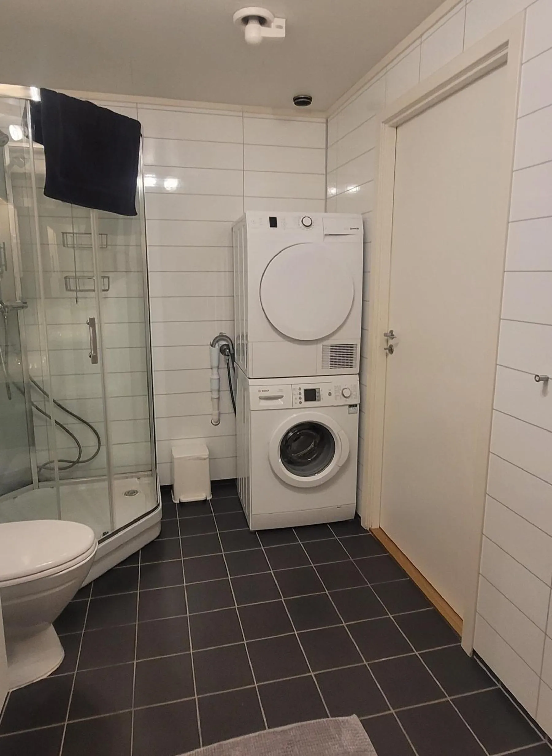 Shower in Hansnes Havfiske