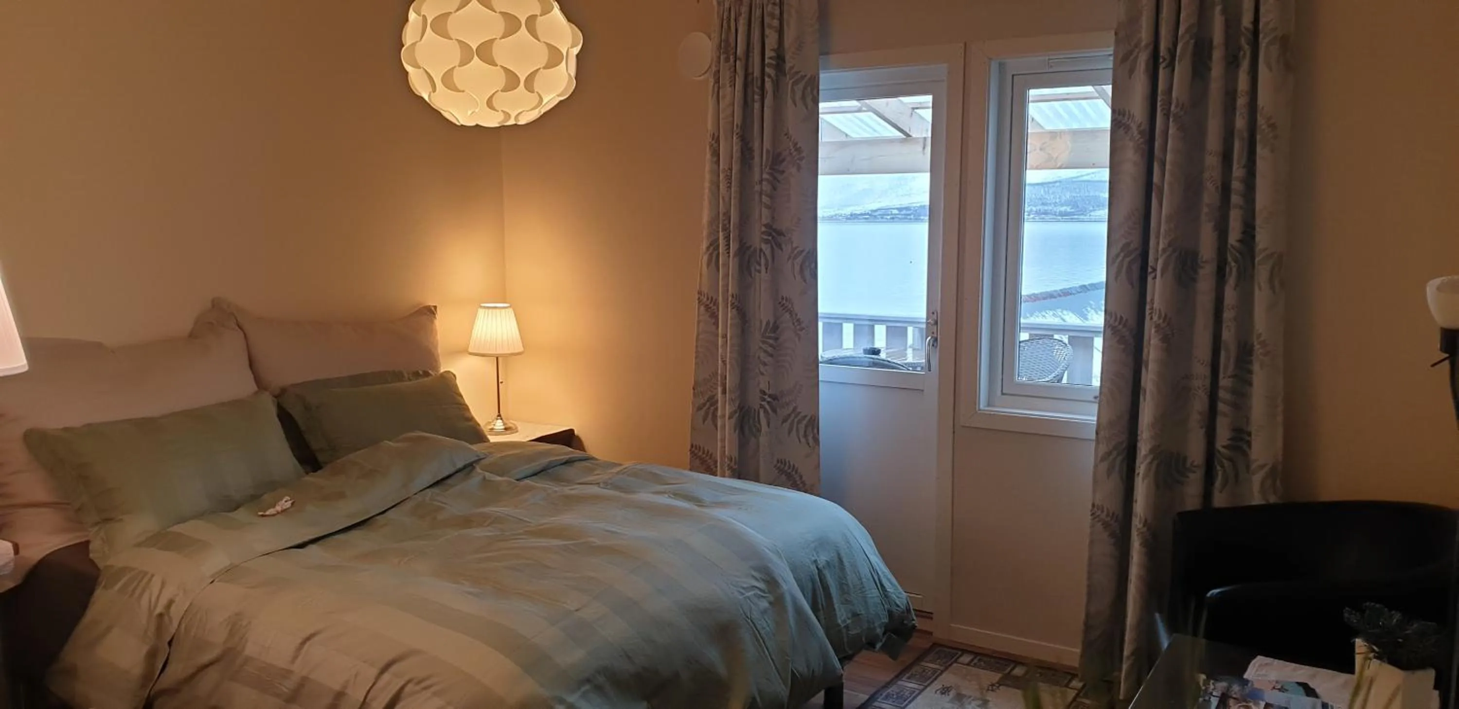 Bed in Hansnes Havfiske