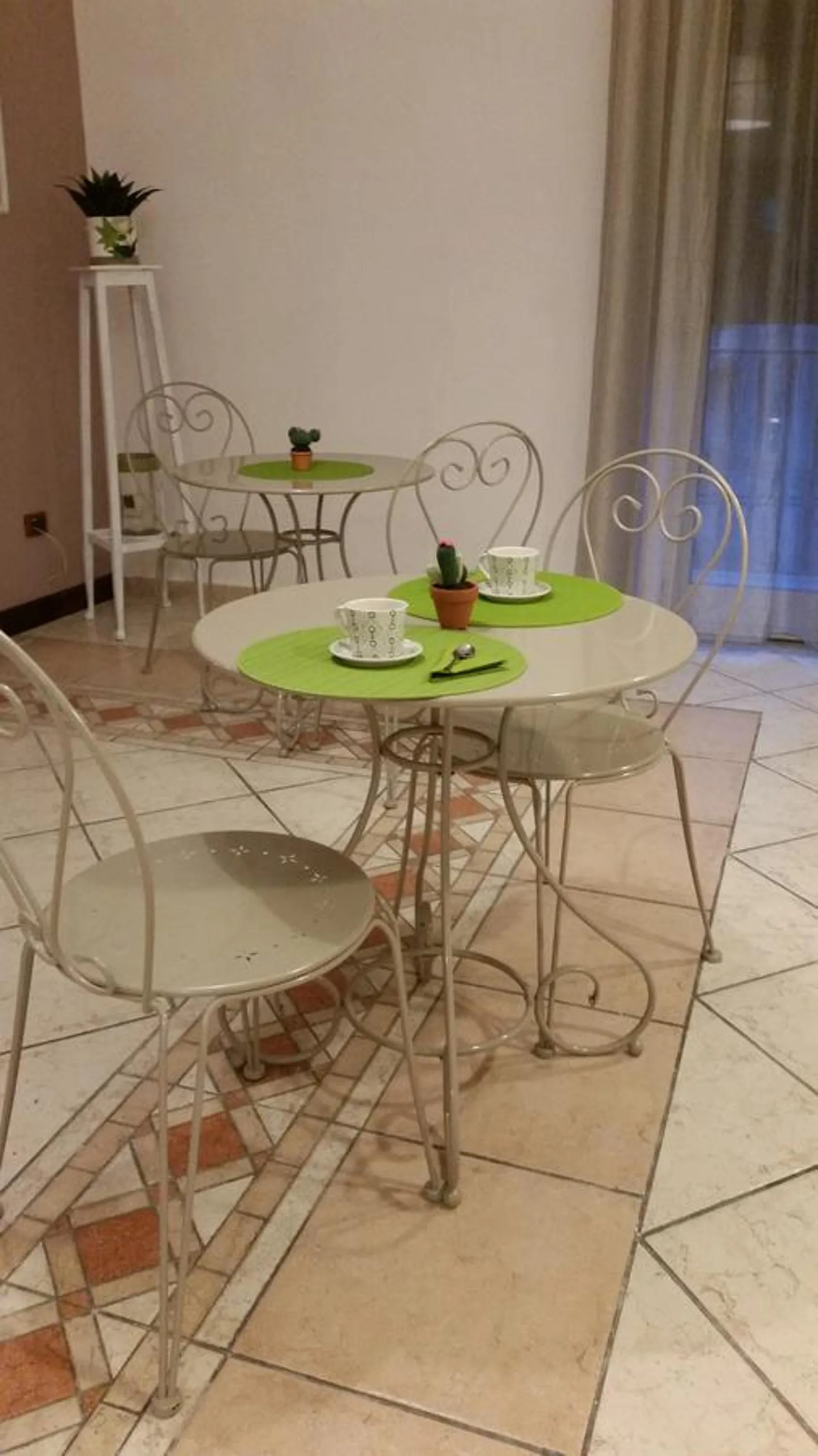 Communal lounge/ TV room in B&B Aminei Metrò