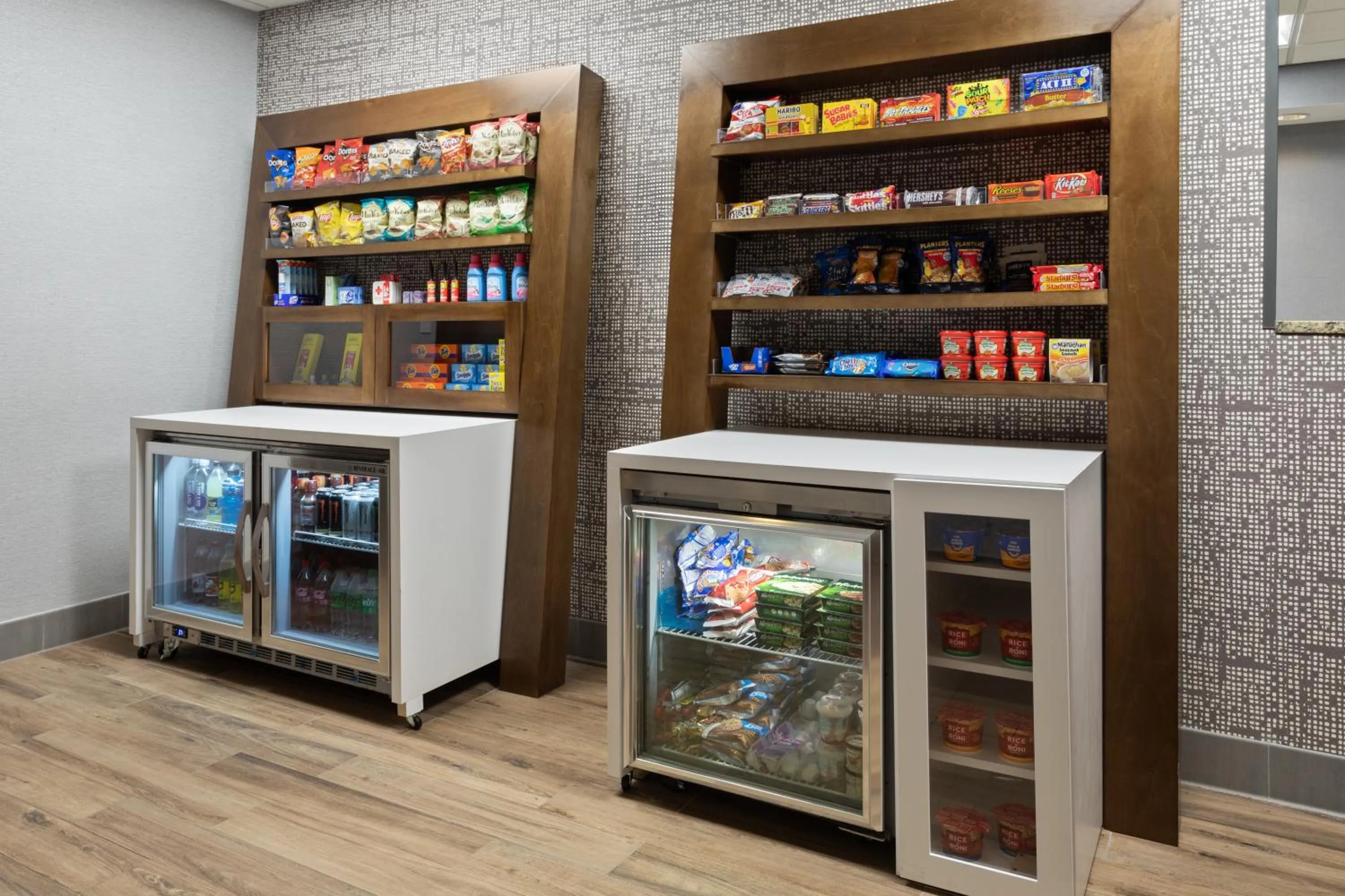 Supermarket/grocery shop in Hampton Inn & Suites Scottsburg