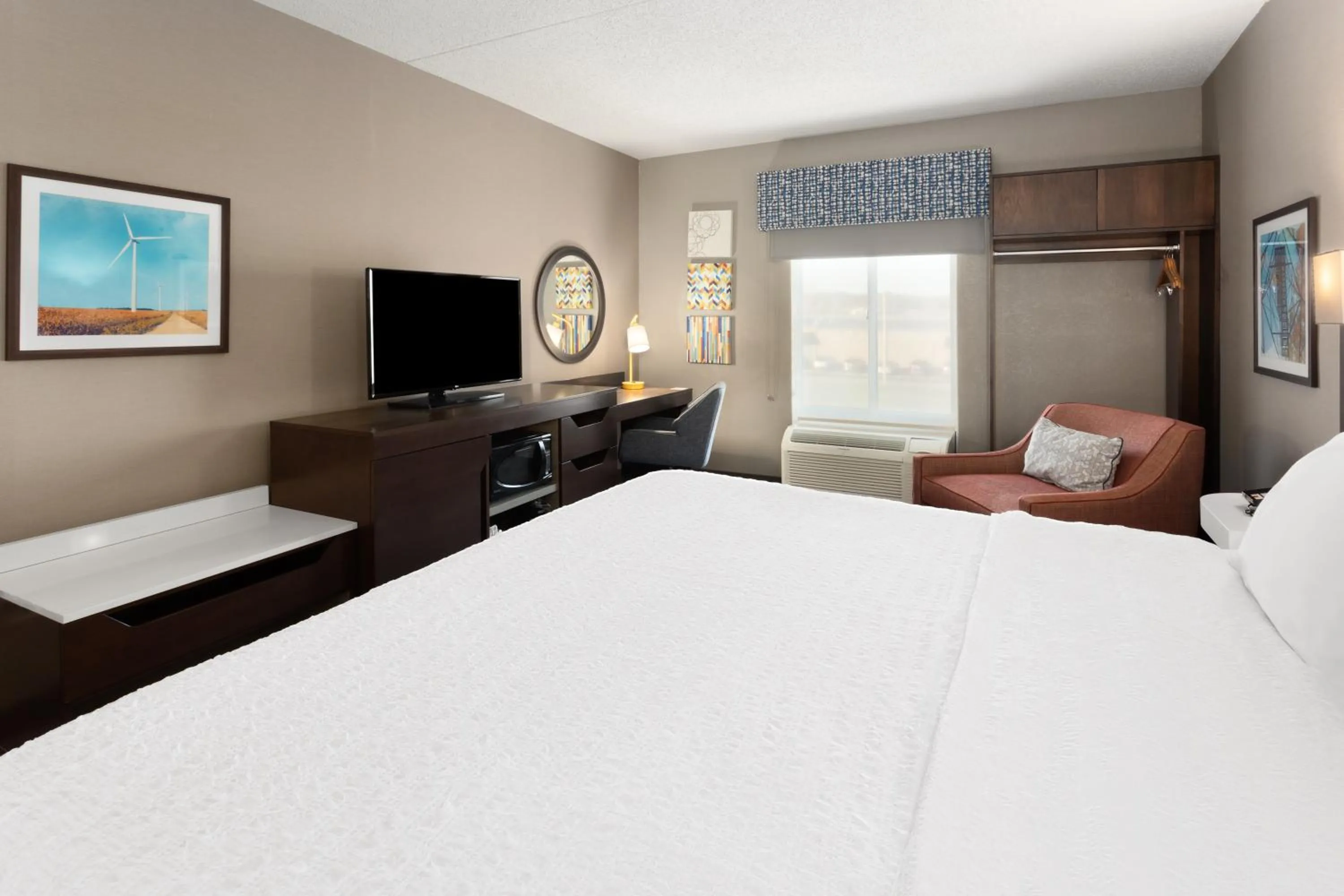 Bedroom, Bed in Hampton Inn & Suites Scottsburg