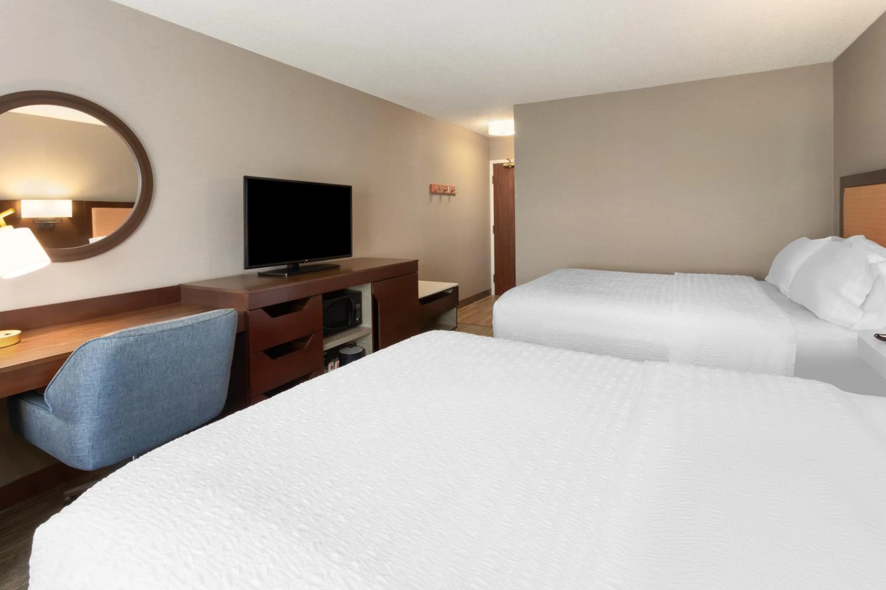 Bedroom, Bed in Hampton Inn & Suites Scottsburg