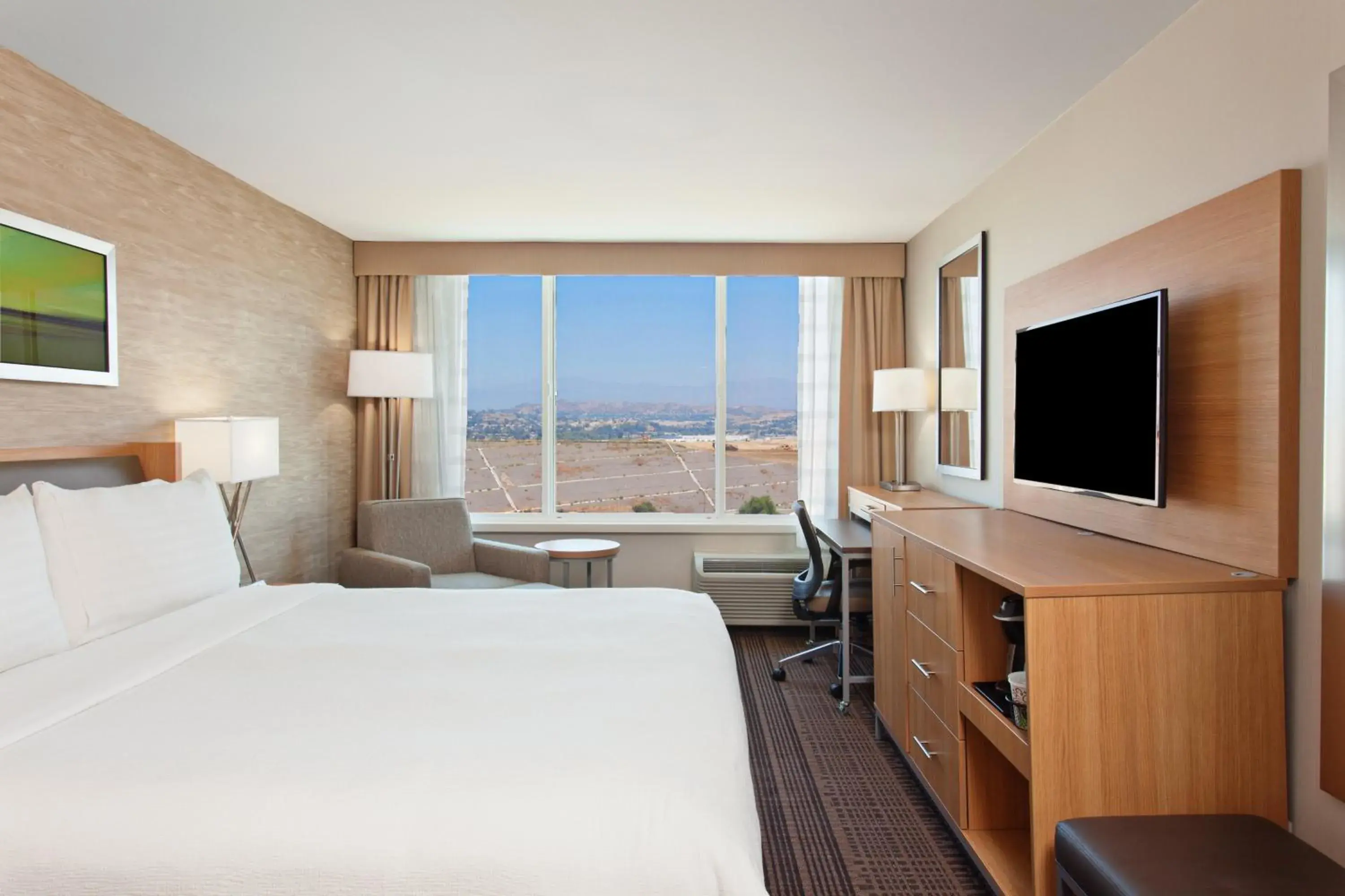 Standard King Room in Holiday Inn Diamond Bar - Pomona by IHG Standard King Room in Holiday Inn Diamond Bar - Pomona by IHG