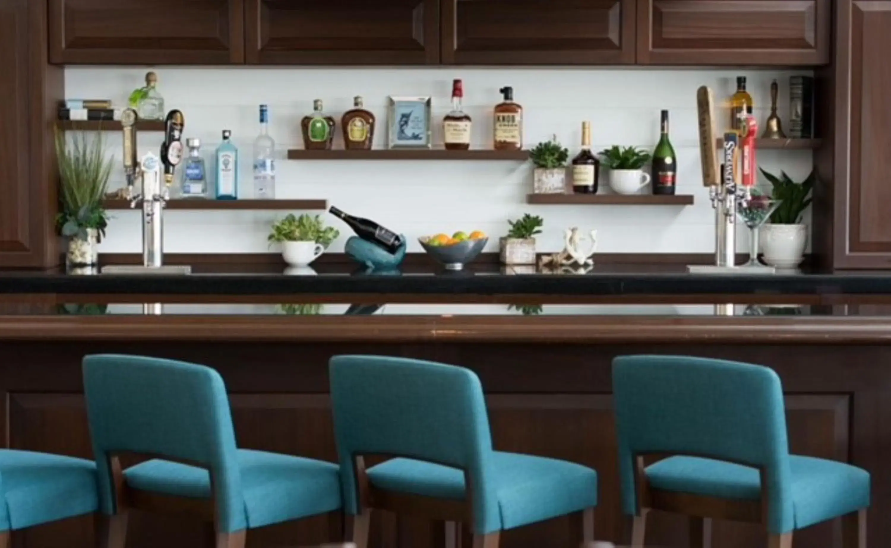 Lounge or bar in Holiday Inn Va Beach-Oceanside 21st St by IHG Lounge or bar in Holiday Inn Va Beach-Oceanside 21st St by IHG