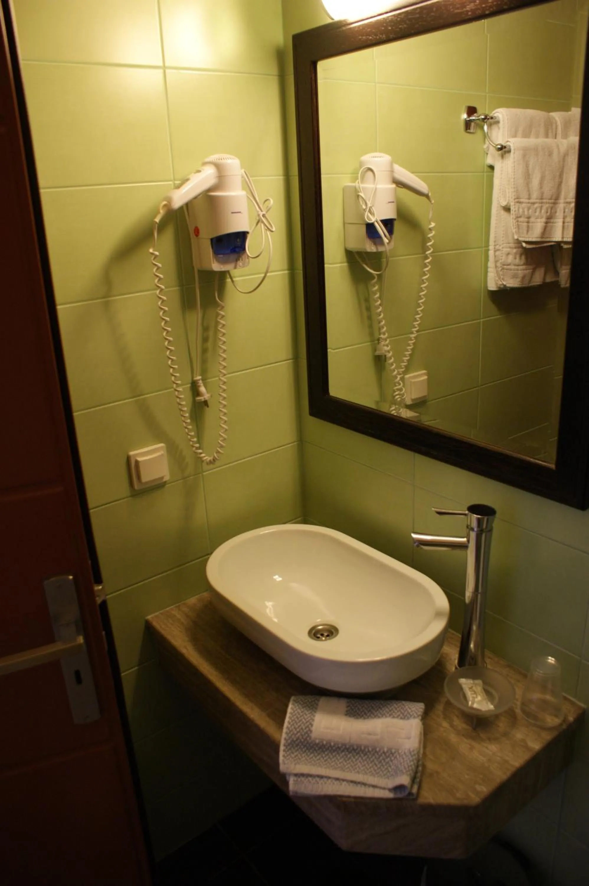 Bathroom in Aposperides Hotel