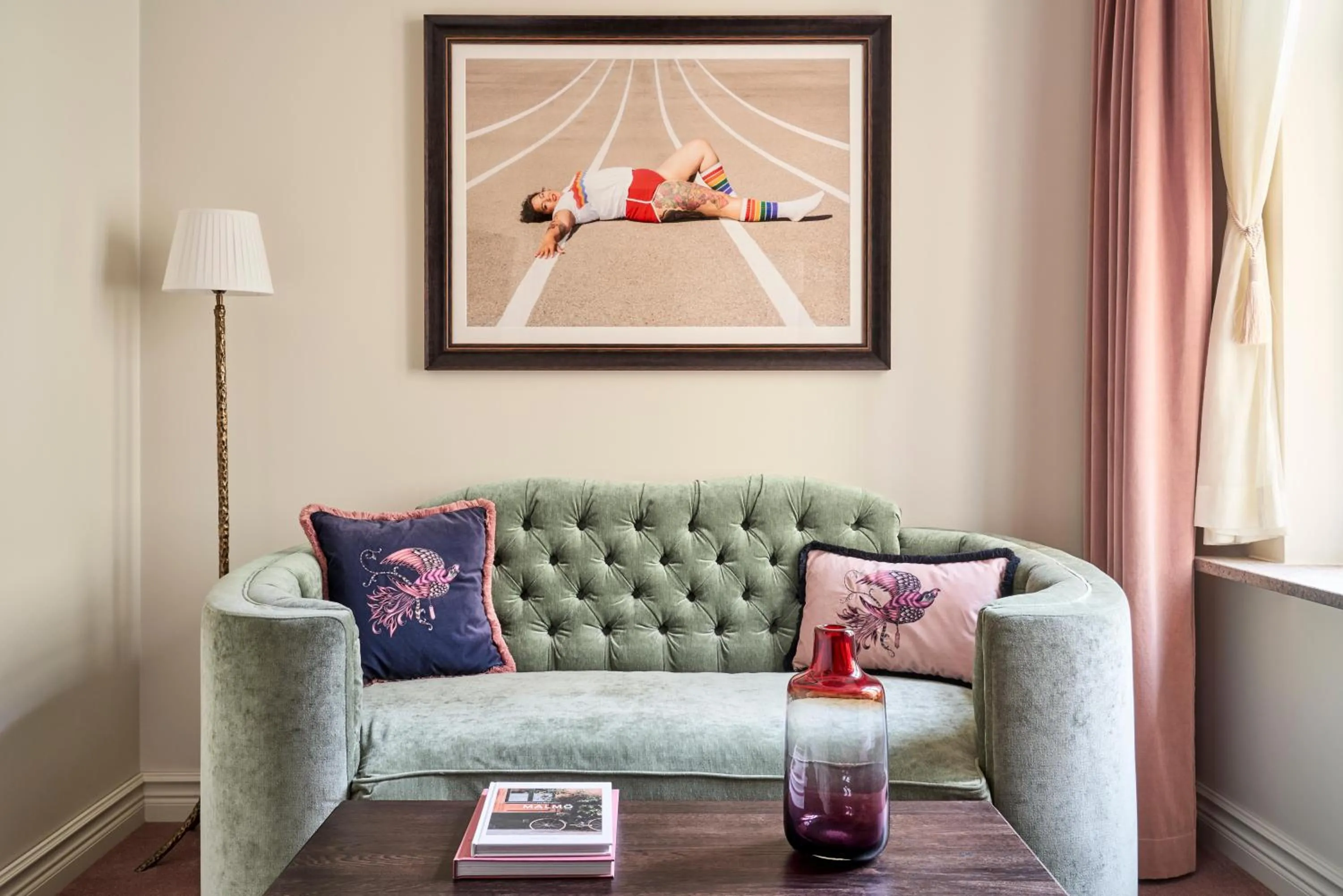 Photo of the whole room in MJ's