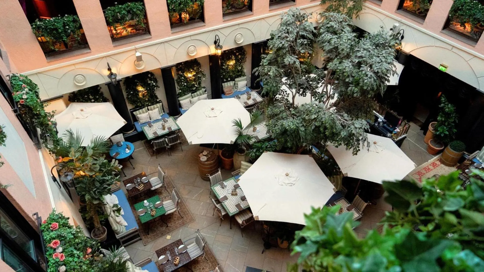 Restaurant/places to eat in MJ's