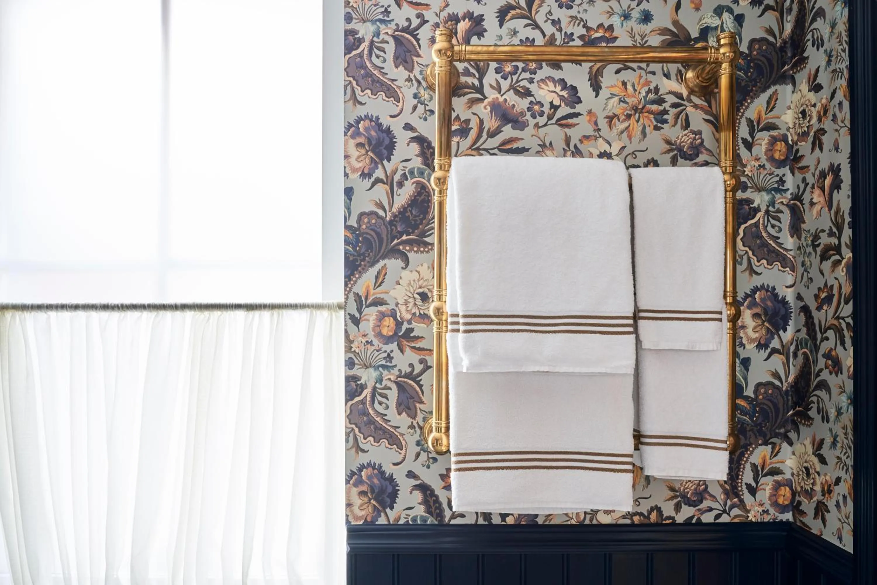 Photo of the whole room in MJ's