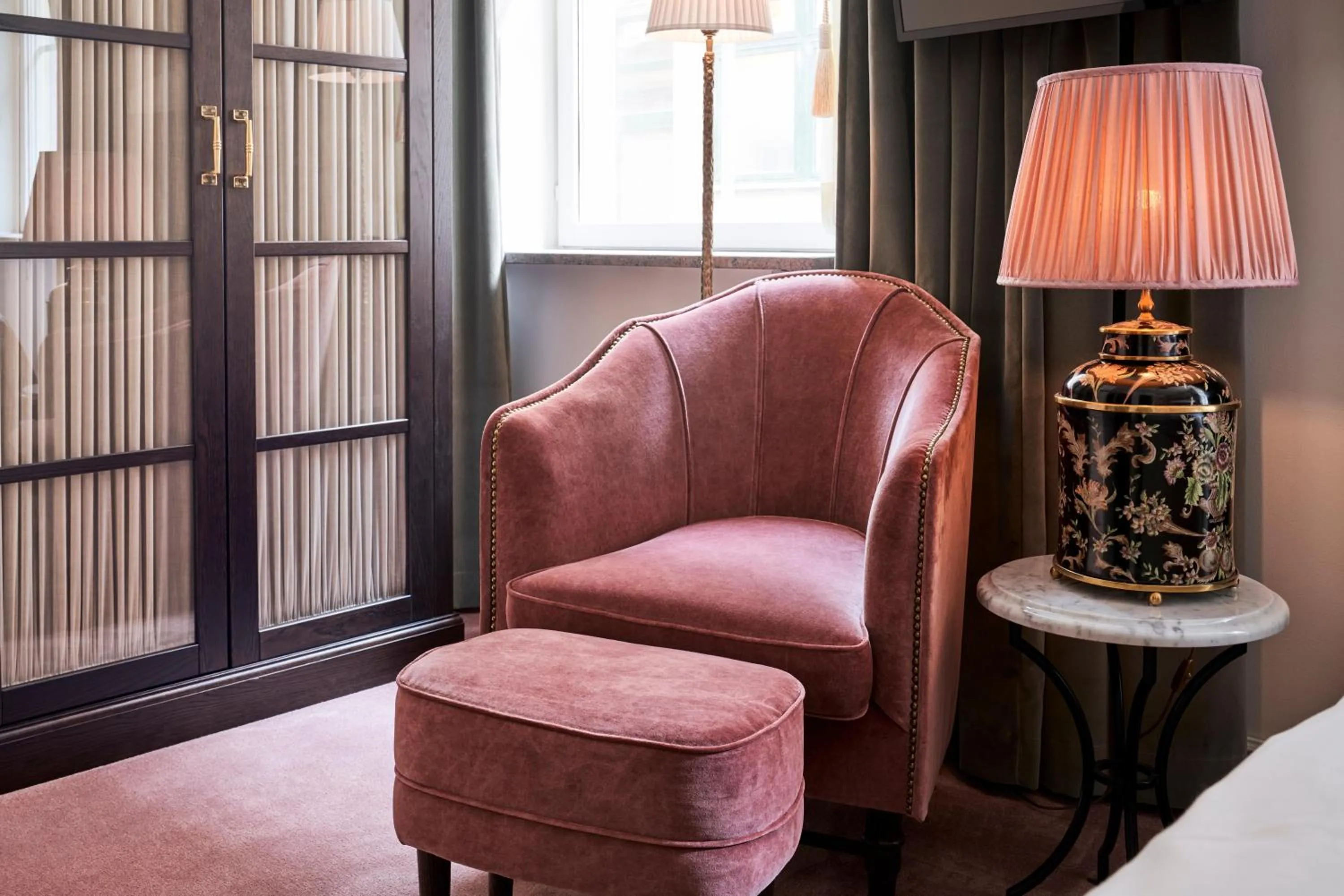 Photo of the whole room in MJ's